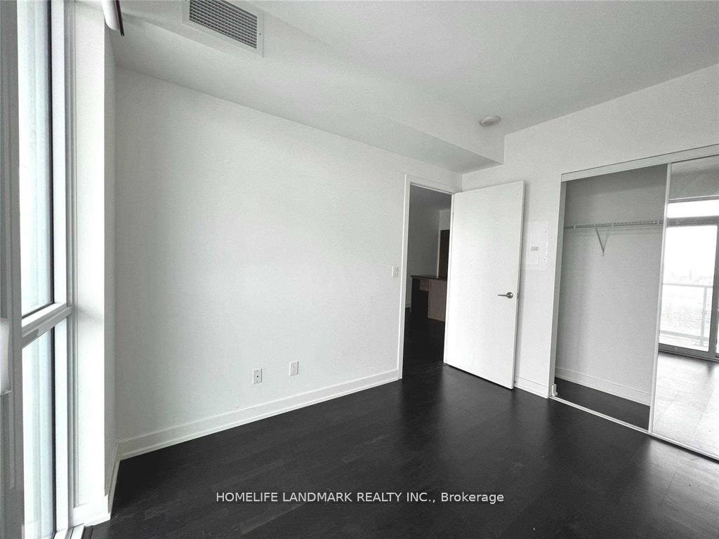 Photo 8 of Unit 1604, 501 St Clair Avenue W, Toronto, Casa Loma — HOMEH