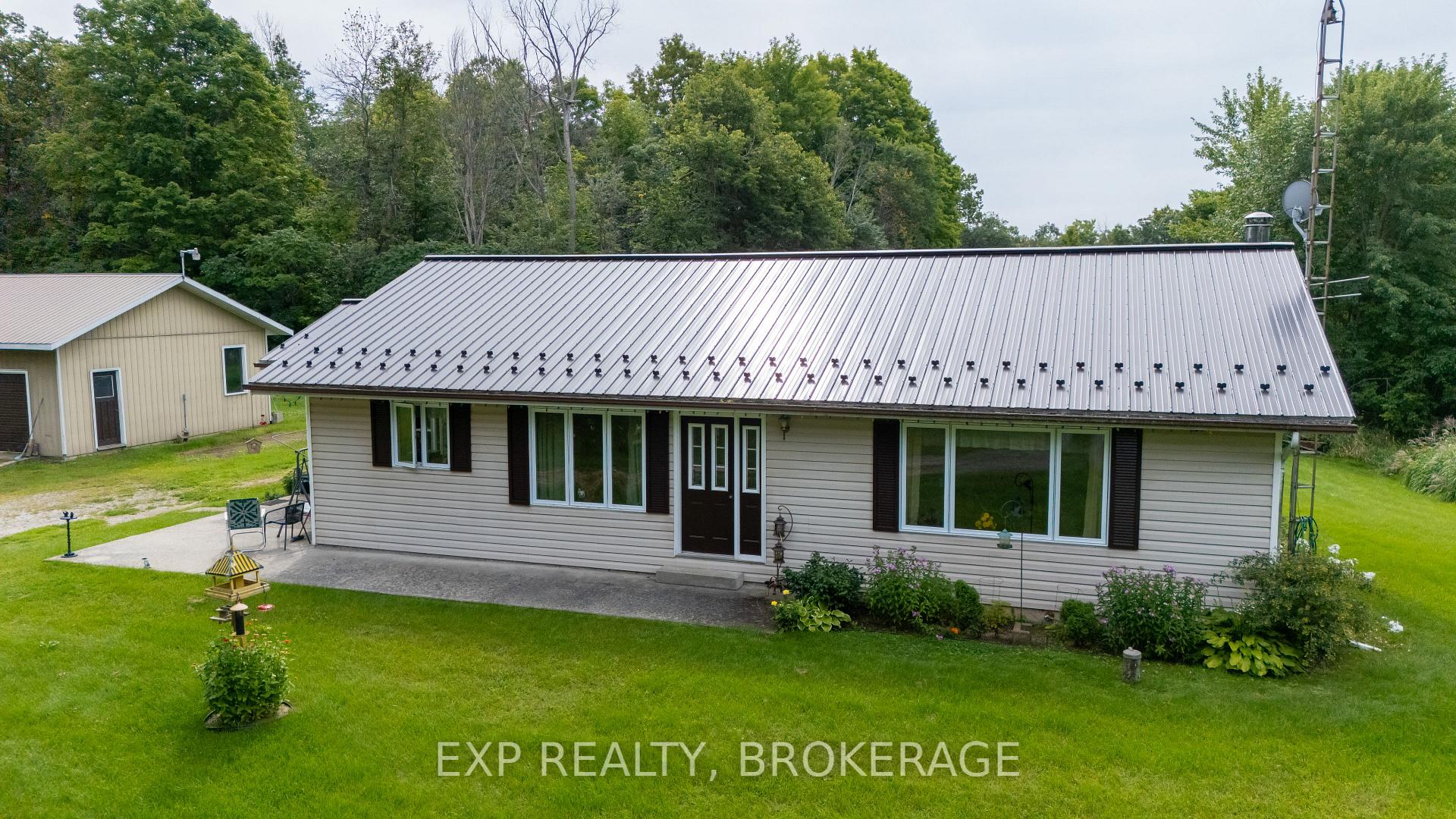 Photo 1 of 279 Munro Road, Tay Valley, Bathurst/Burgess & Sherbrooke (South Sherbrooke) Twp — HOMEH