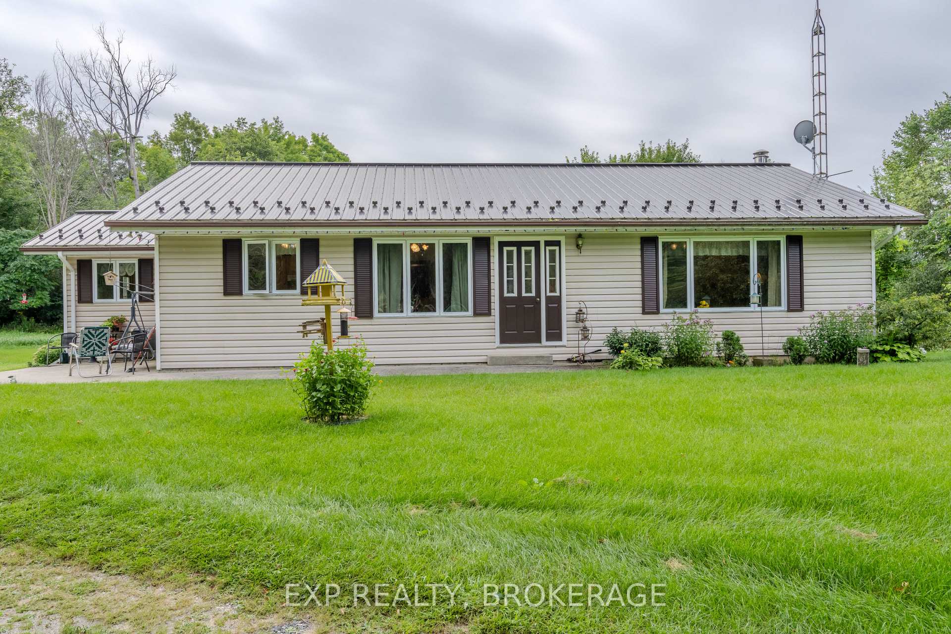 Photo 3 of 279 Munro Road, Tay Valley, Bathurst/Burgess & Sherbrooke (South Sherbrooke) Twp — HOMEH