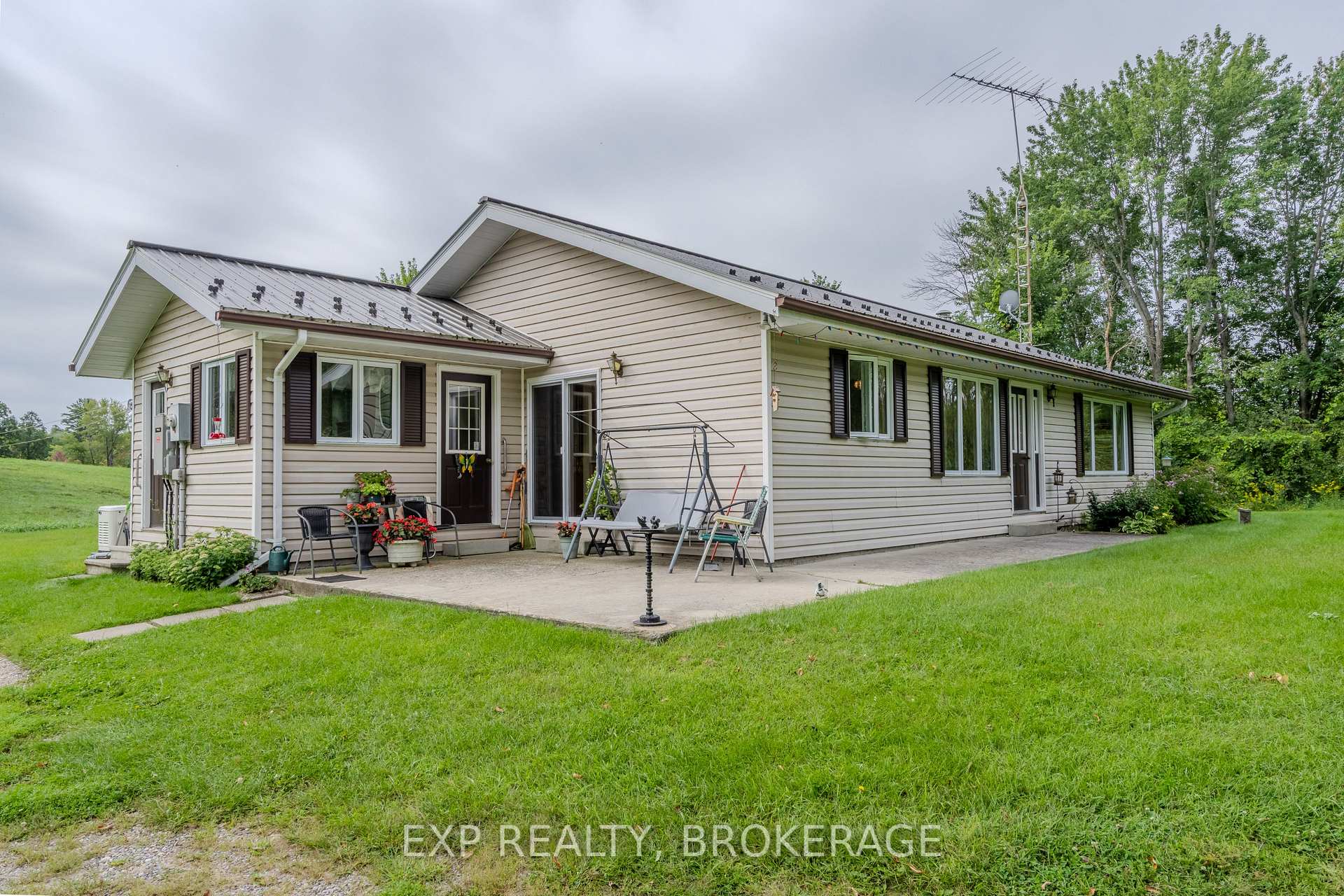 Photo 4 of 279 Munro Road, Tay Valley, Bathurst/Burgess & Sherbrooke (South Sherbrooke) Twp — HOMEH