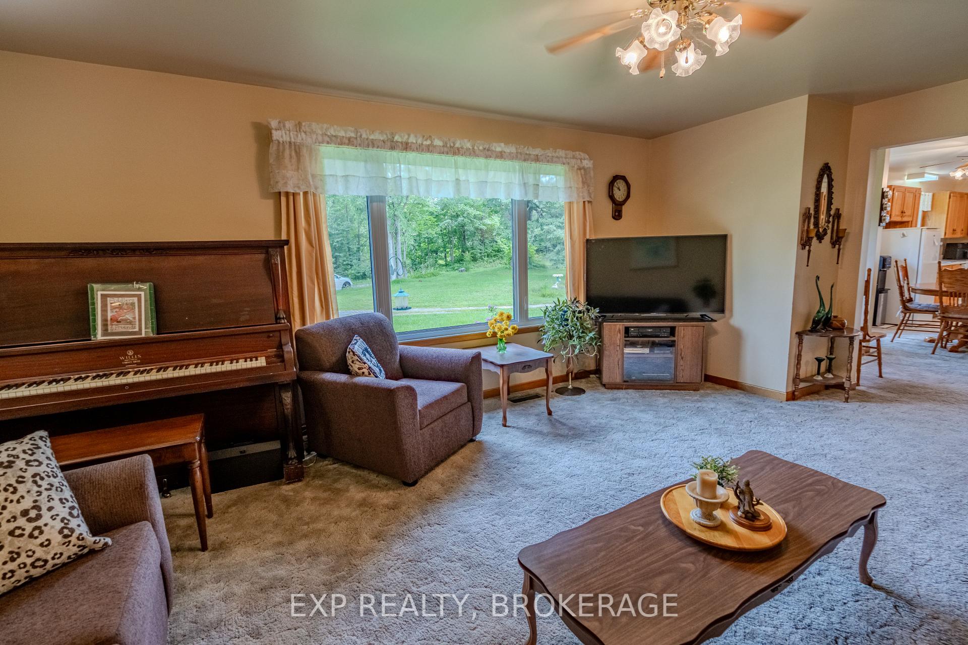 Photo 10 of 279 Munro Road, Tay Valley, Bathurst/Burgess & Sherbrooke (South Sherbrooke) Twp — HOMEH