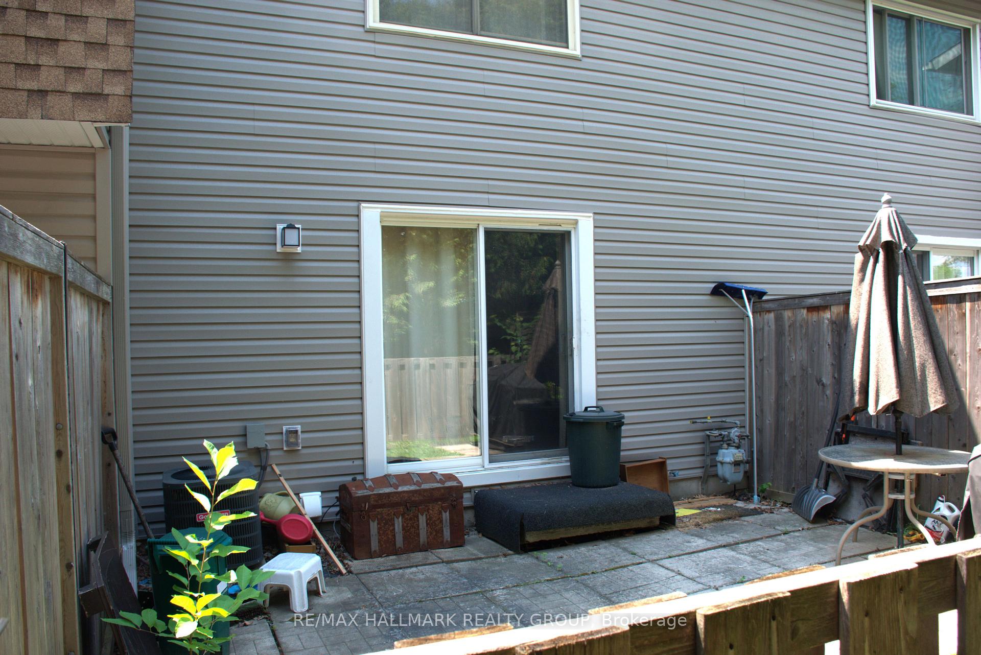 Photo 2 of Unit C, 1759 Lamoureux Drive, Ottawa, Queenswood Heights South — HOMEH
