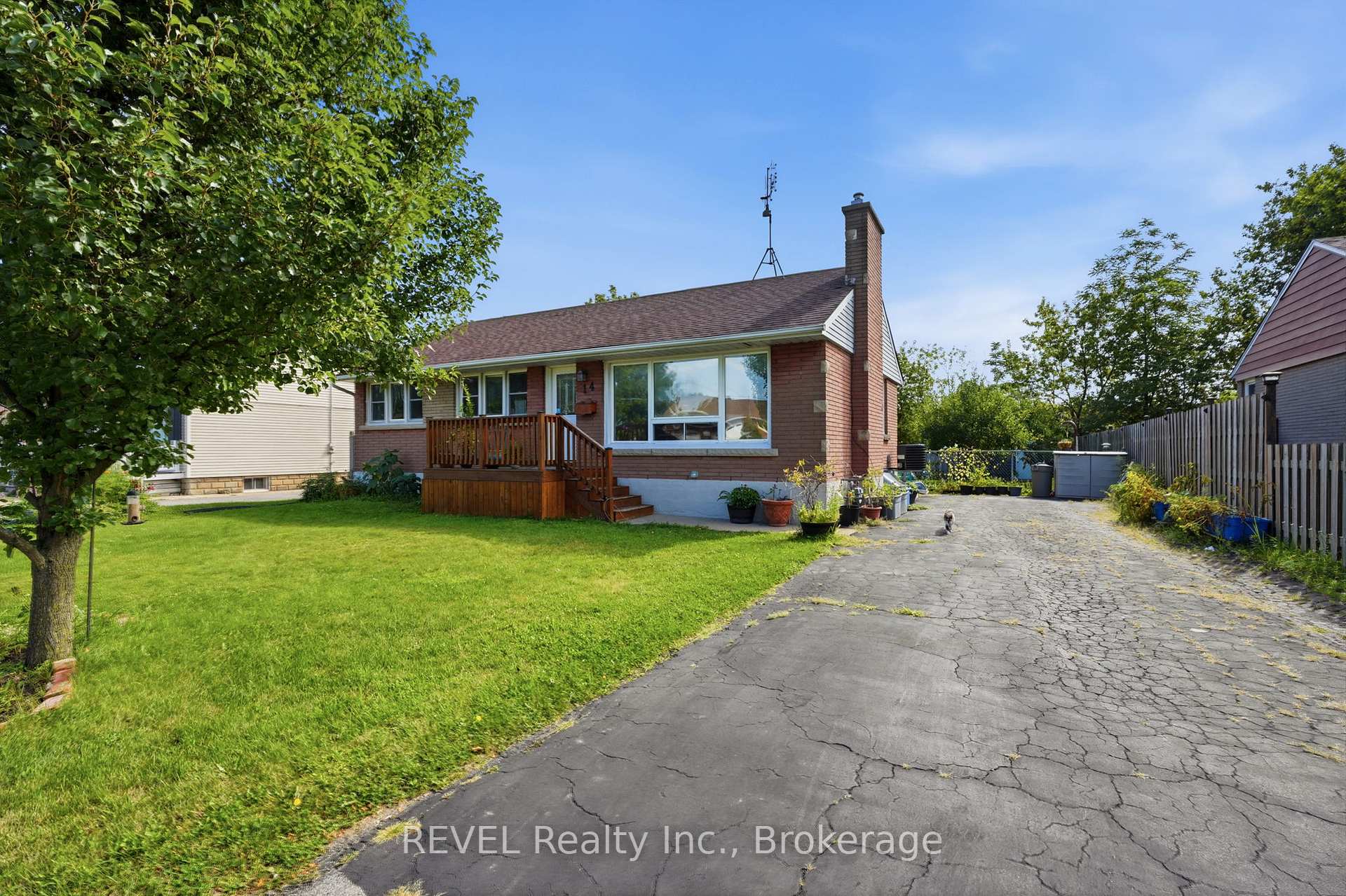 Photo 3 of 14 Gram Avenue, Welland, N. Welland — HOMEH