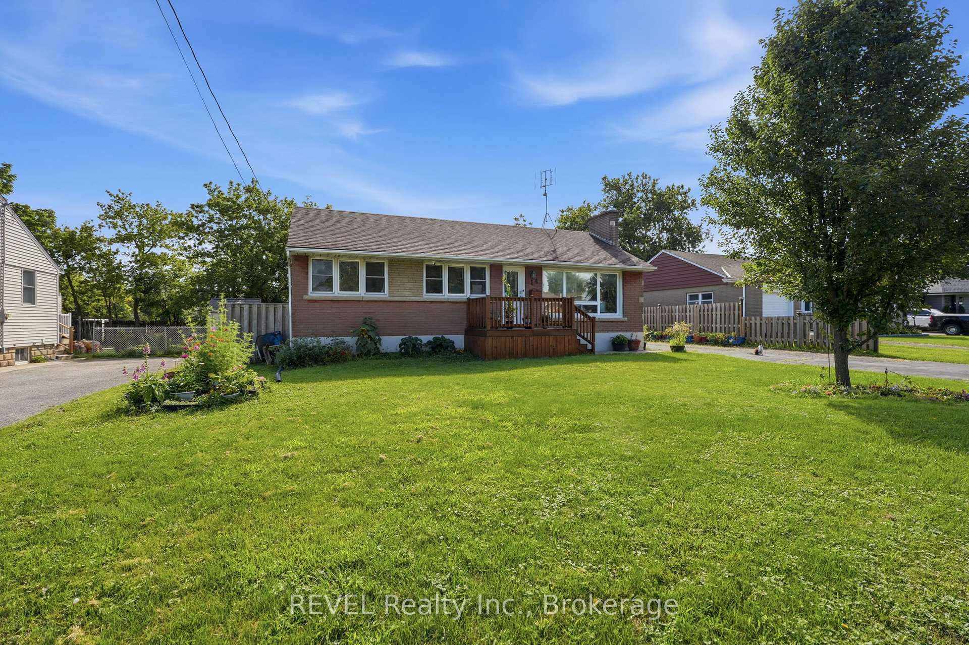 Photo 2 of 14 Gram Avenue, Welland, N. Welland — HOMEH