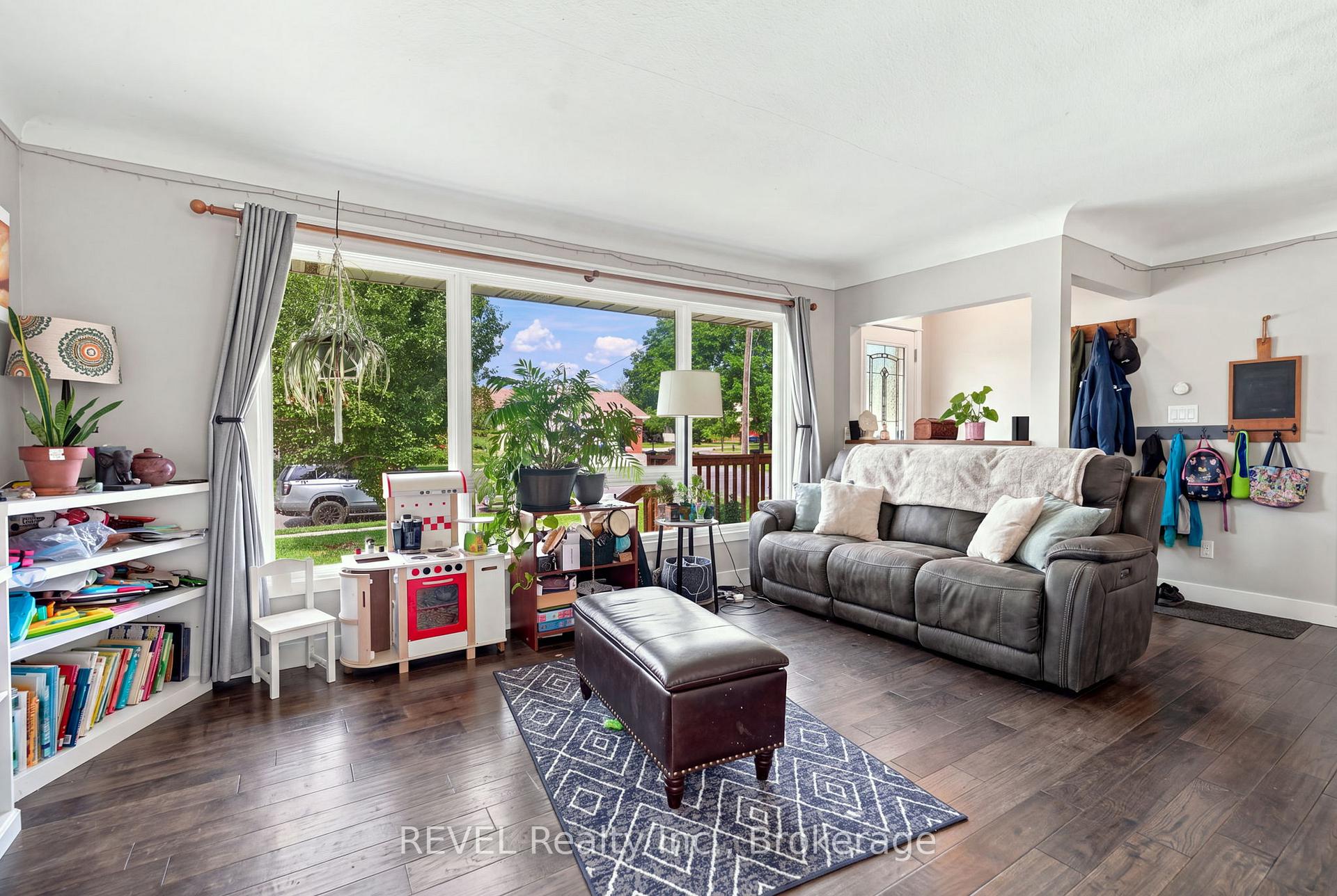 Photo 6 of 14 Gram Avenue, Welland, N. Welland — HOMEH