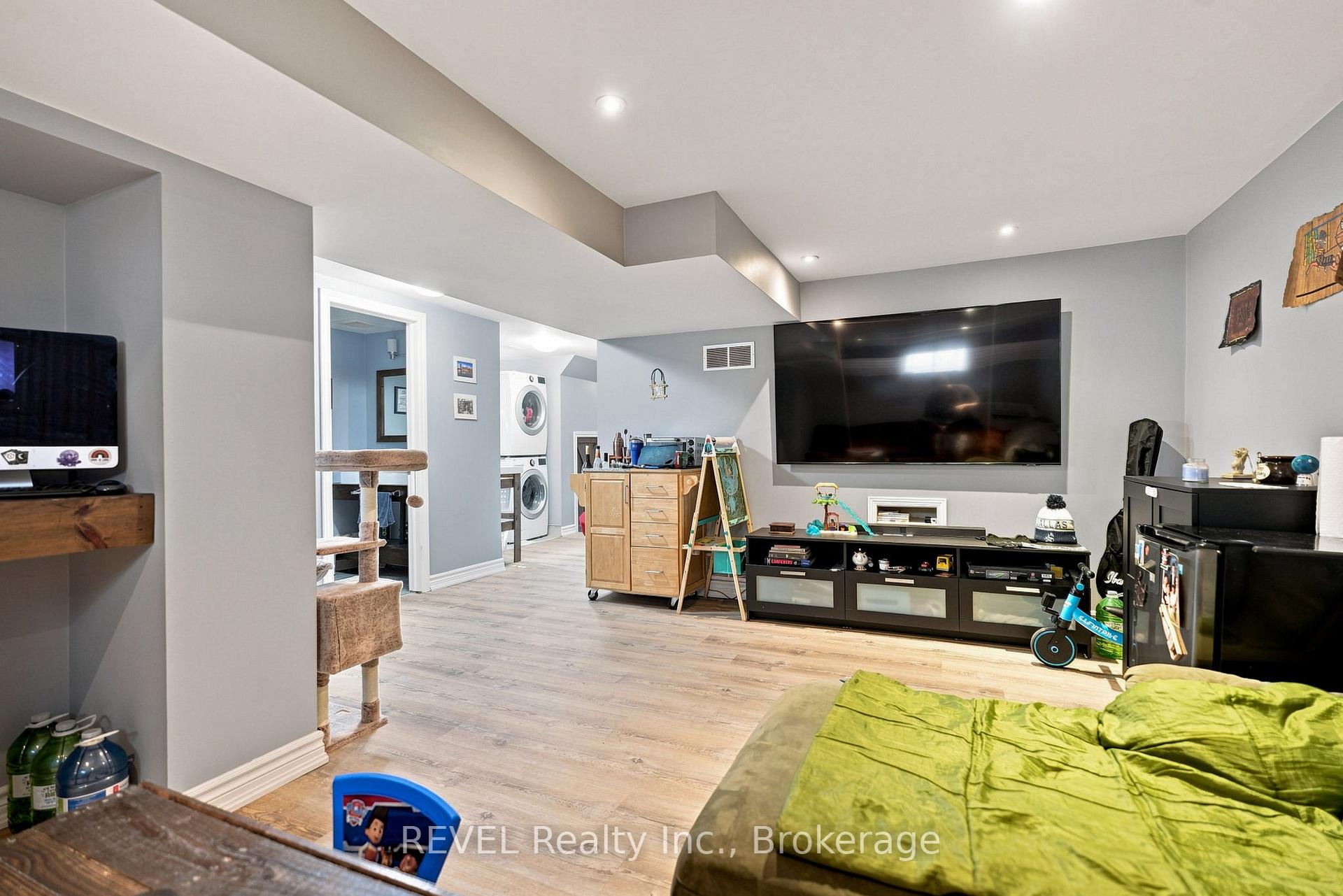 Photo 20 of 14 Gram Avenue, Welland, N. Welland — HOMEH