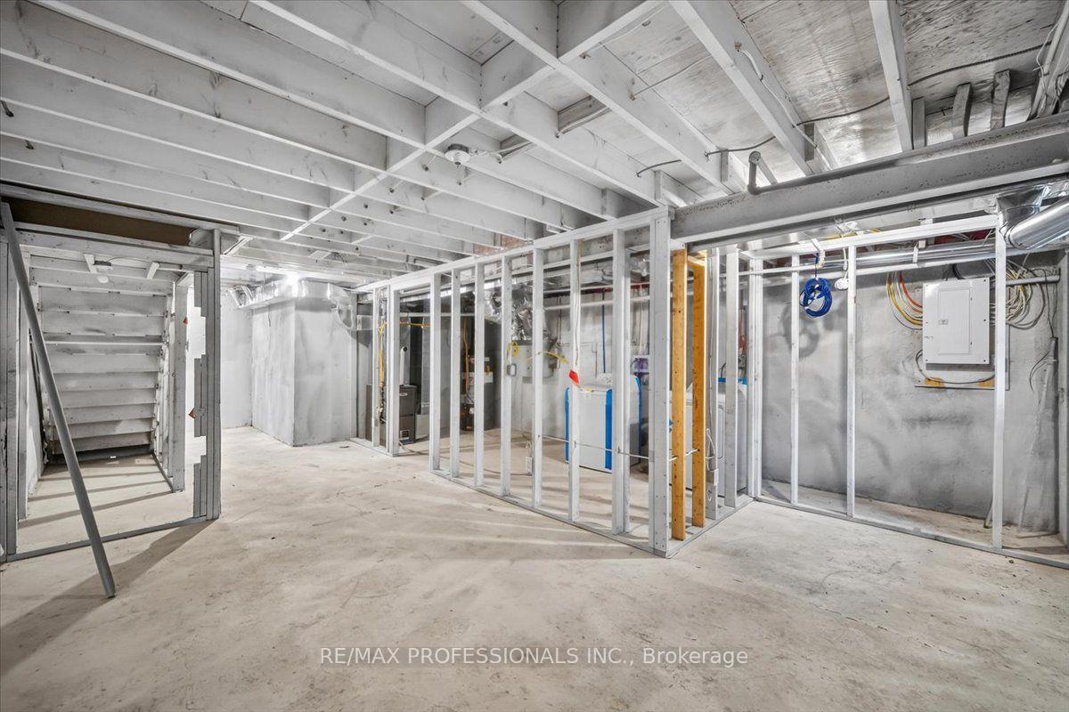 Photo 14 of Unit 6, 2687 Bromsgrove Road, Mississauga, Clarkson — HOMEH