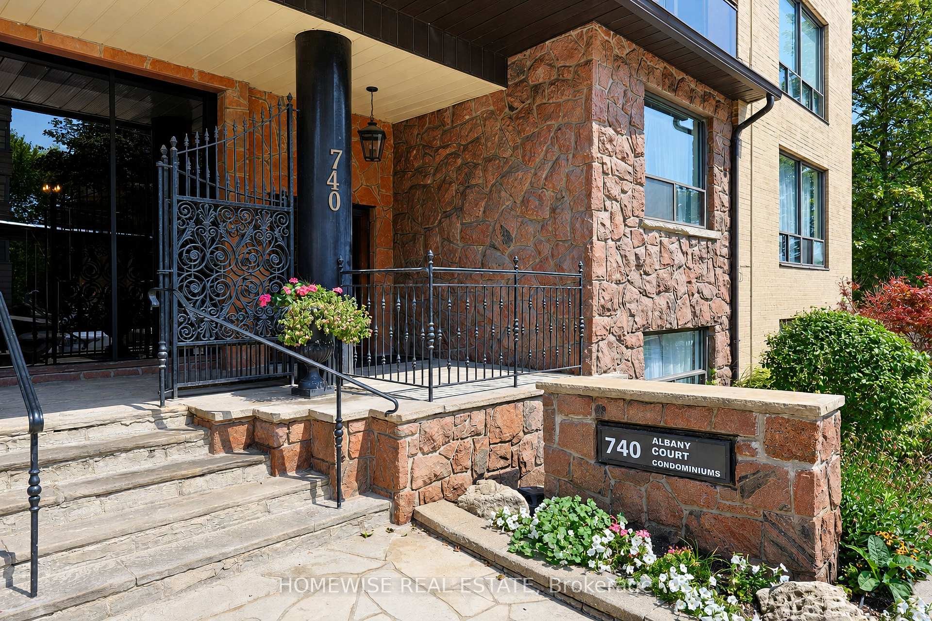 Photo 2 of Unit 401, 740 Eglinton Avenue, Toronto, Forest Hill North — HOMEH