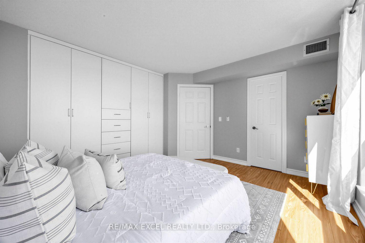 Photo 7 of Unit 916, 340 Watson Street, Whitby, Port Whitby — HOMEH