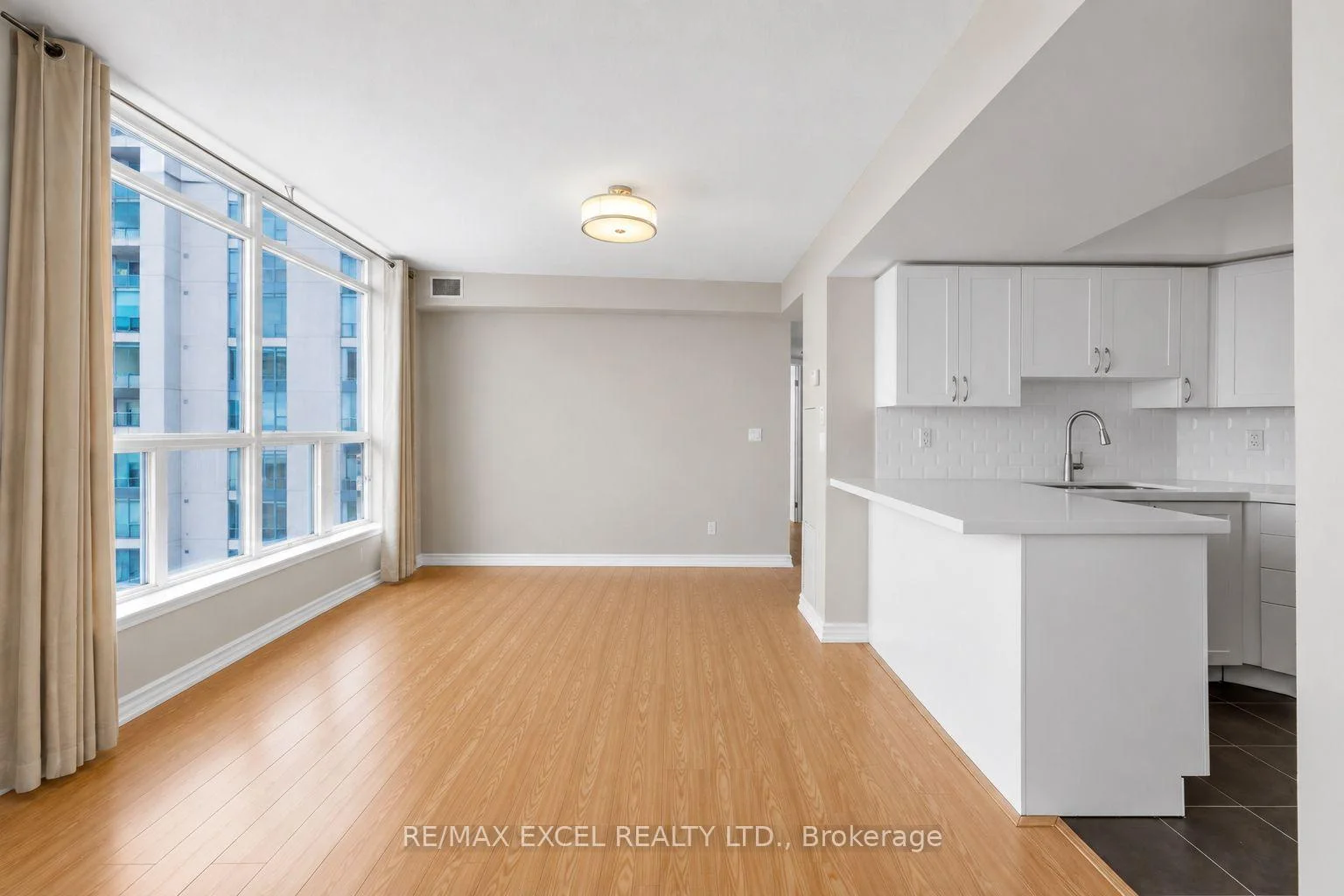 Photo 8 of Unit 916, 340 Watson Street, Whitby, Port Whitby — HOMEH