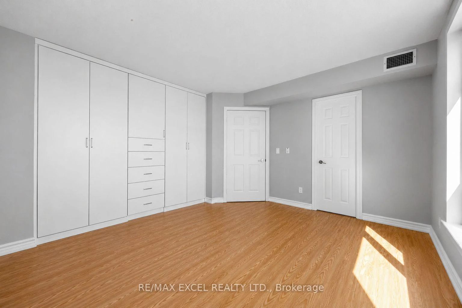 Photo 16 of Unit 916, 340 Watson Street, Whitby, Port Whitby — HOMEH