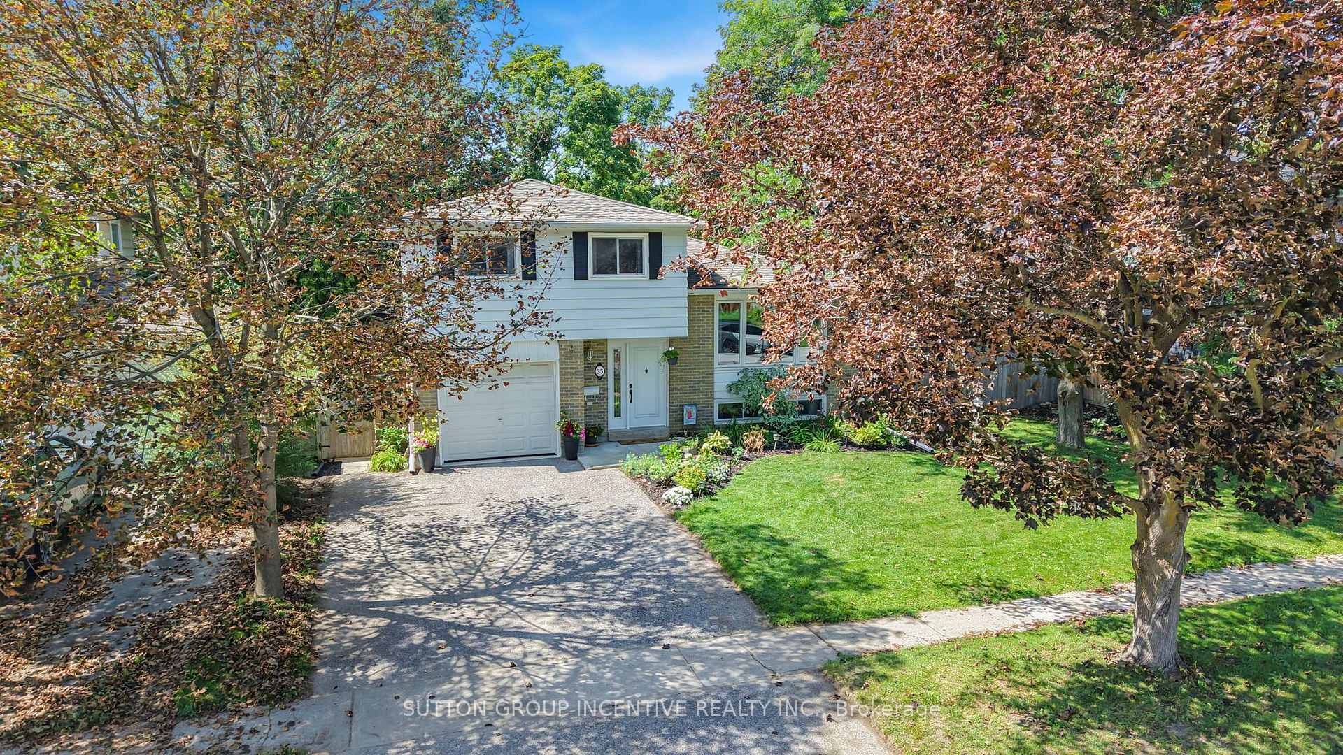 Photo 2 of 35 Jills Court, Barrie, Grove East — HOMEH