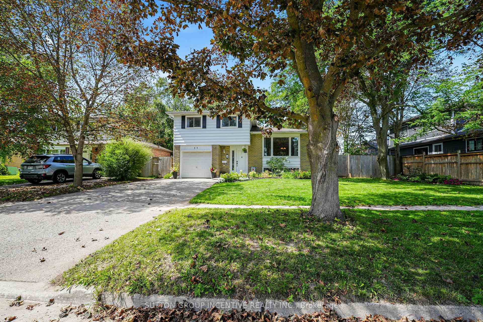Photo 3 of 35 Jills Court, Barrie, Grove East — HOMEH