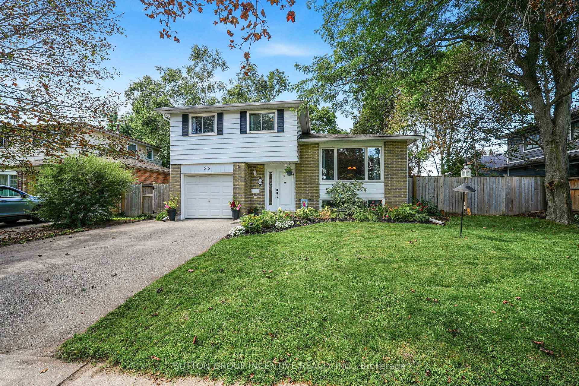 Photo 5 of 35 Jills Court, Barrie, Grove East — HOMEH