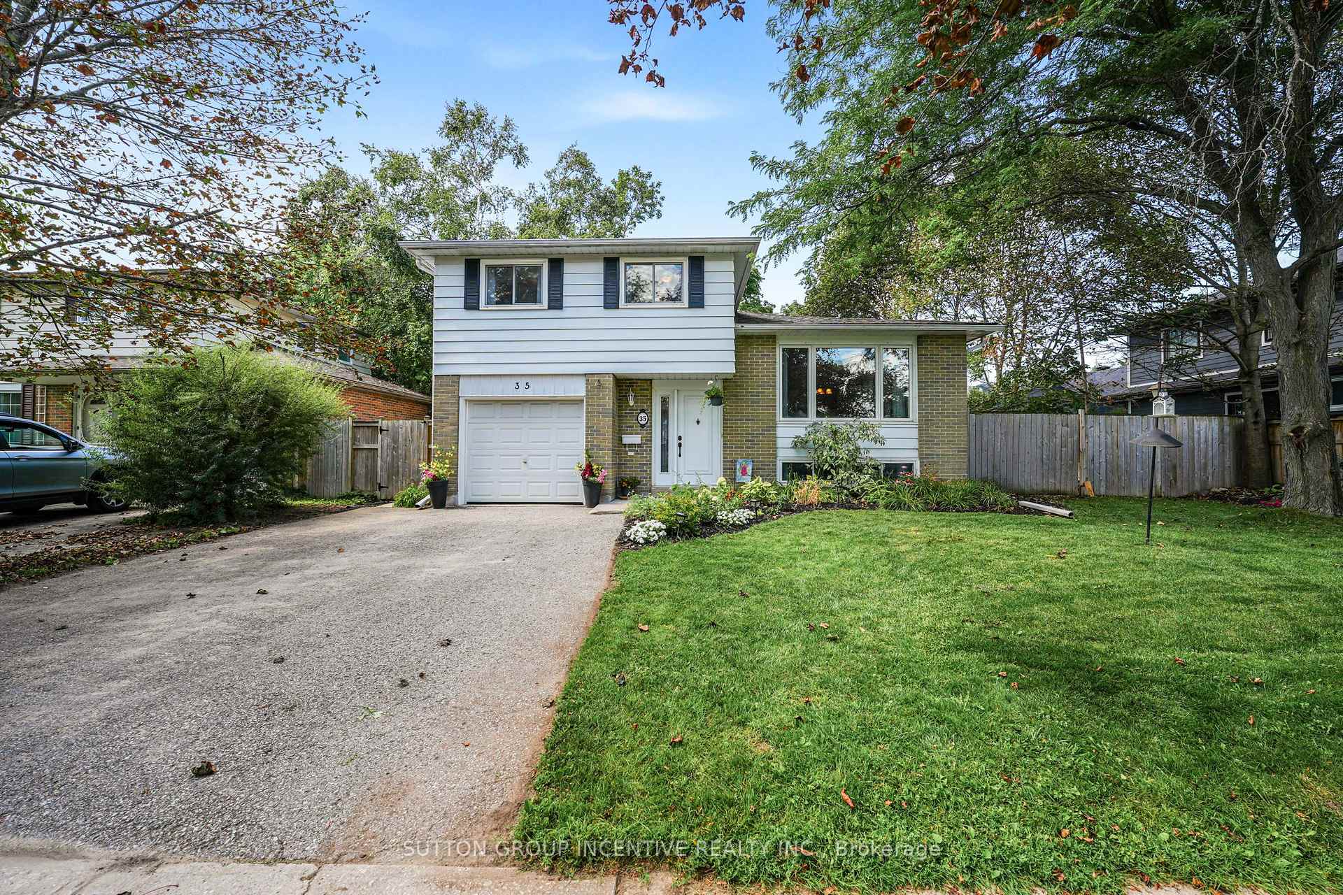 Photo 6 of 35 Jills Court, Barrie, Grove East — HOMEH