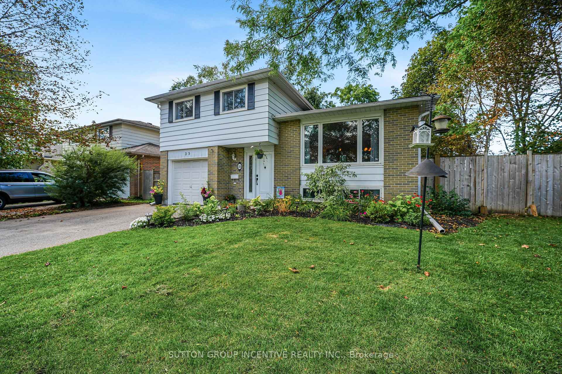Photo 7 of 35 Jills Court, Barrie, Grove East — HOMEH