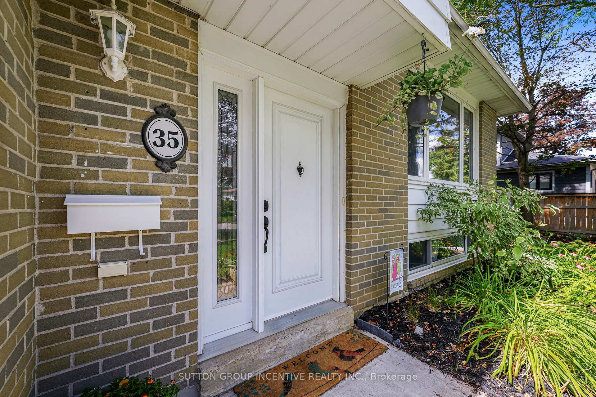 Photo 12 of 35 Jills Court, Barrie, Grove East — HOMEH