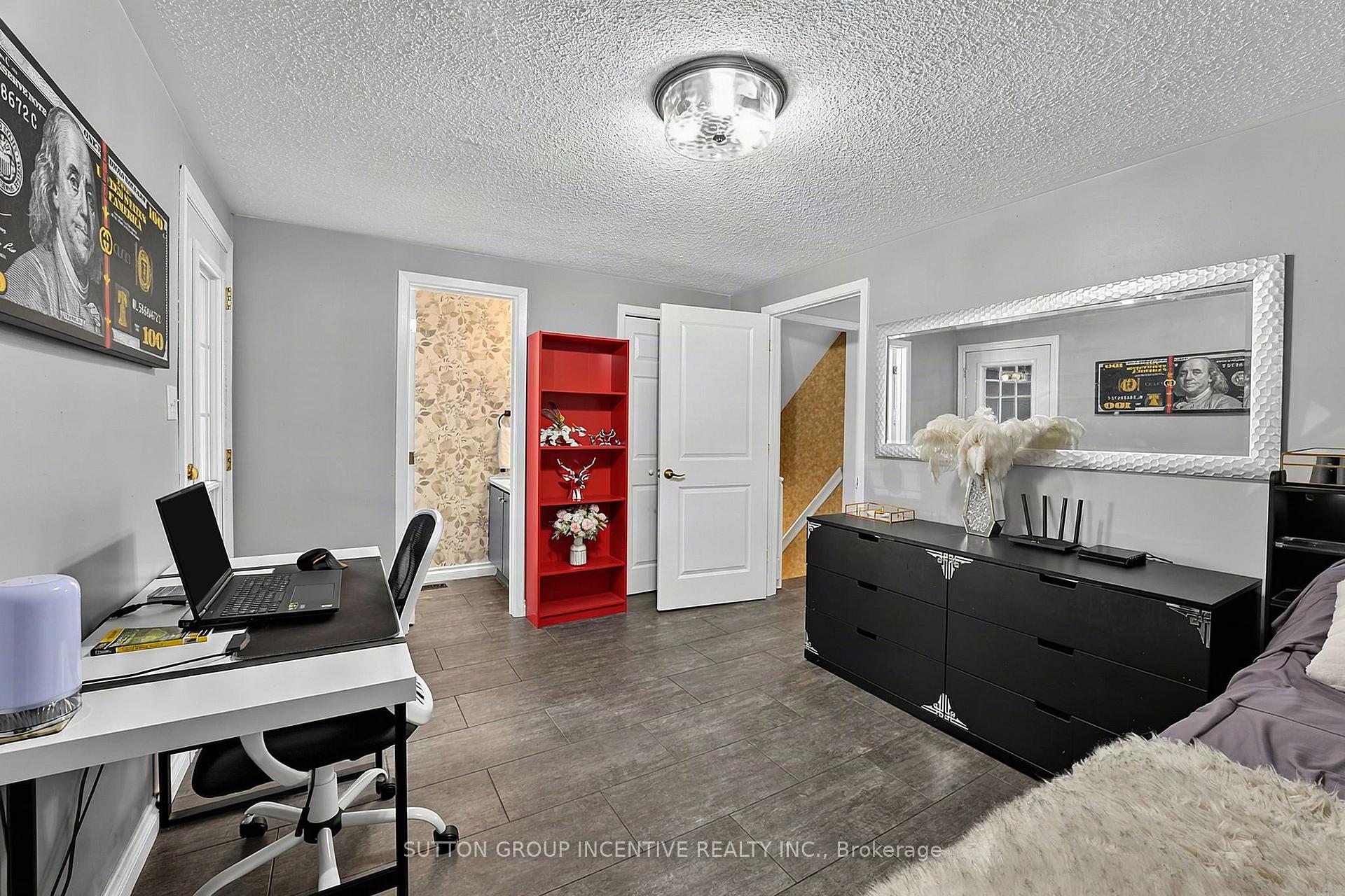 Photo 15 of 35 Jills Court, Barrie, Grove East — HOMEH