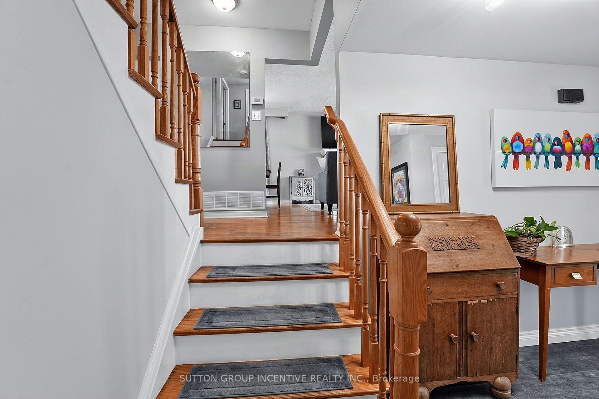 Photo 16 of 35 Jills Court, Barrie, Grove East — HOMEH