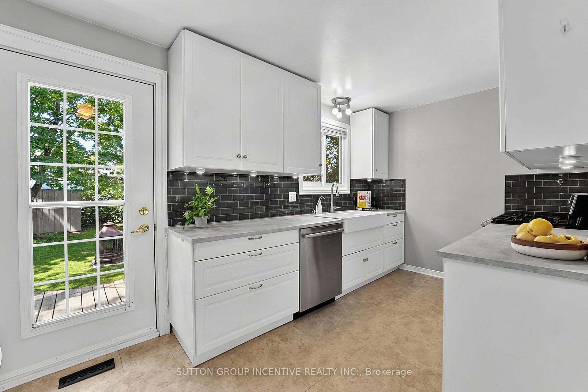 Photo 18 of 35 Jills Court, Barrie, Grove East — HOMEH