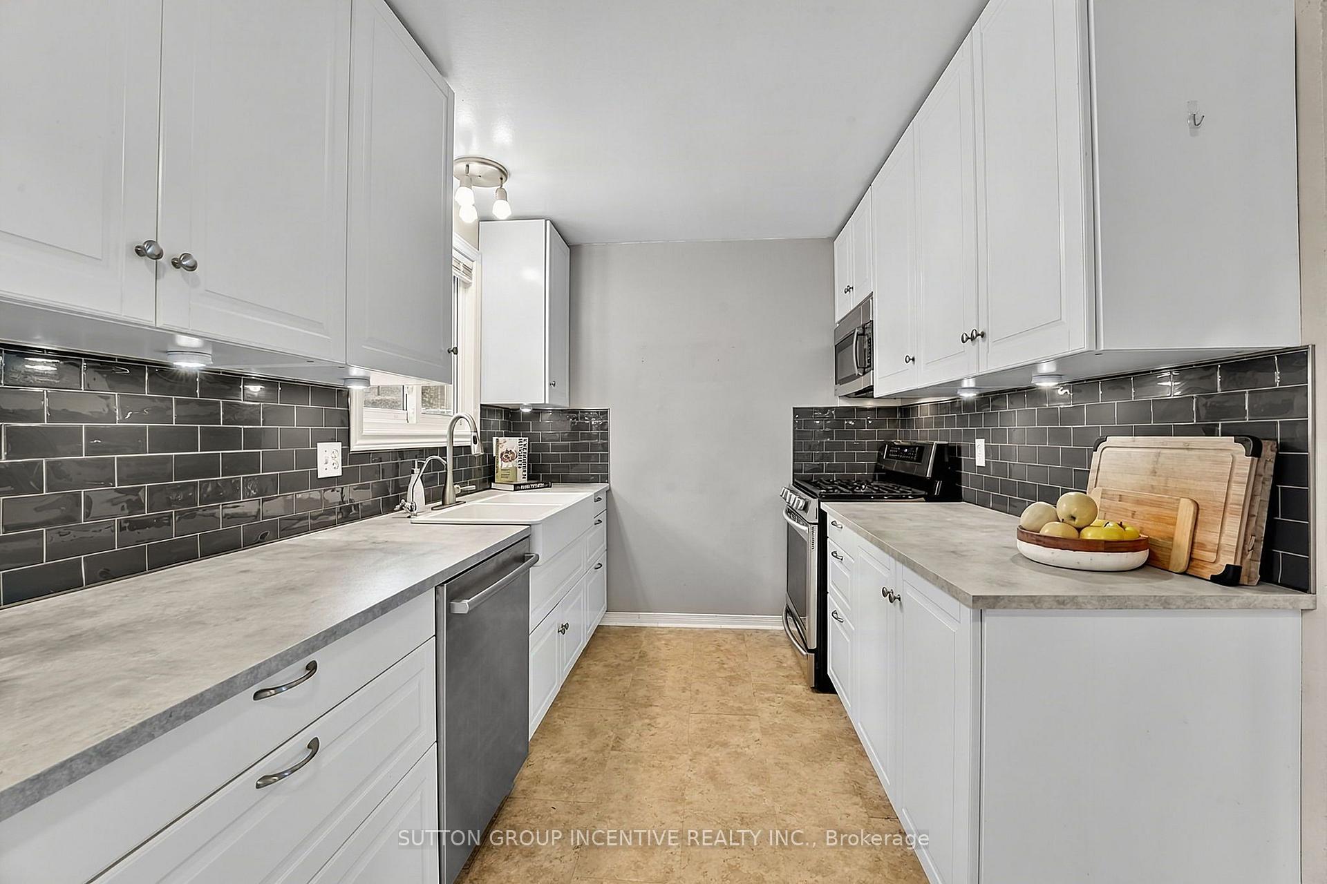 Photo 19 of 35 Jills Court, Barrie, Grove East — HOMEH