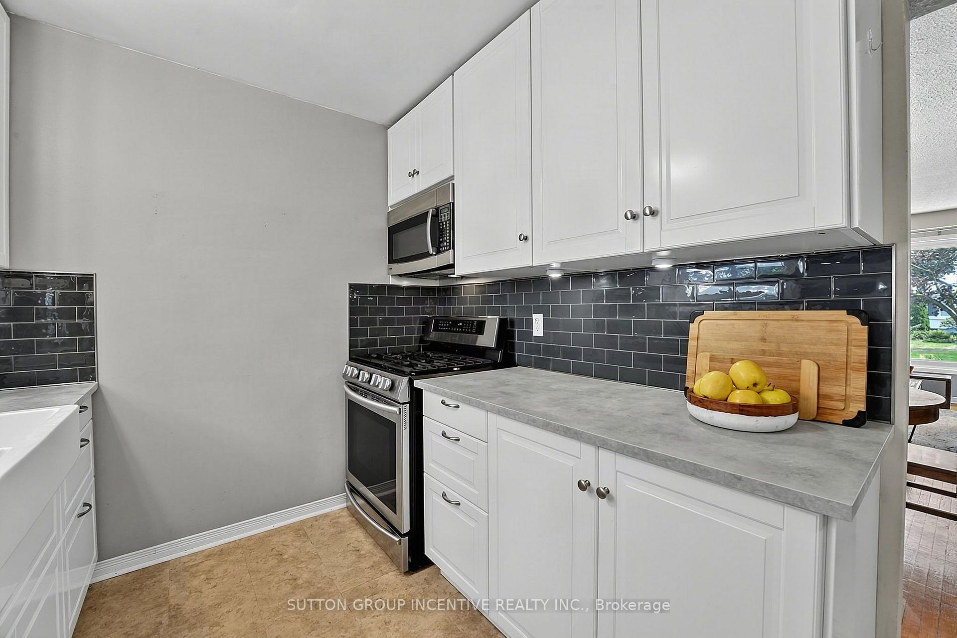 Photo 21 of 35 Jills Court, Barrie, Grove East — HOMEH