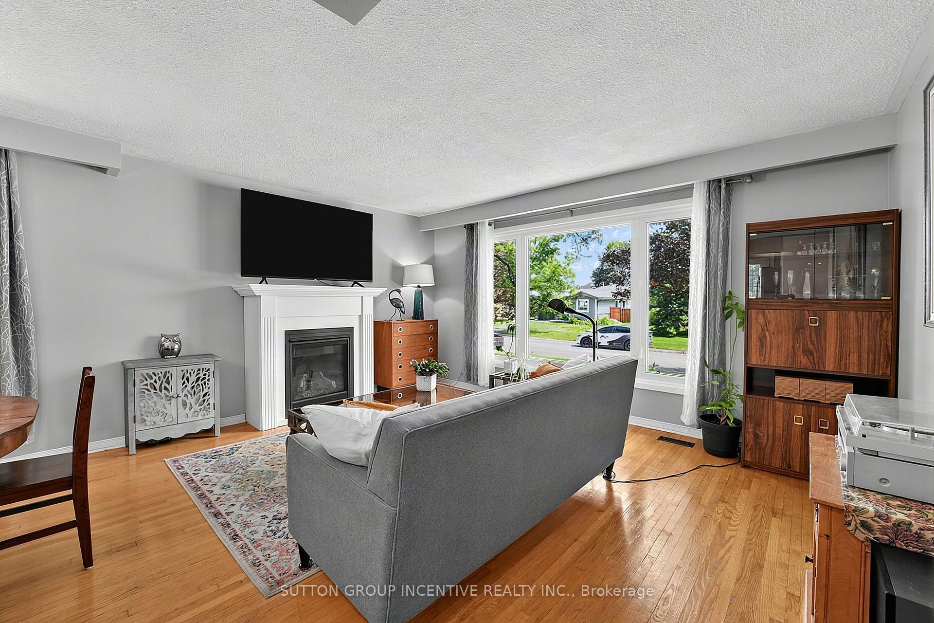 Photo 23 of 35 Jills Court, Barrie, Grove East — HOMEH