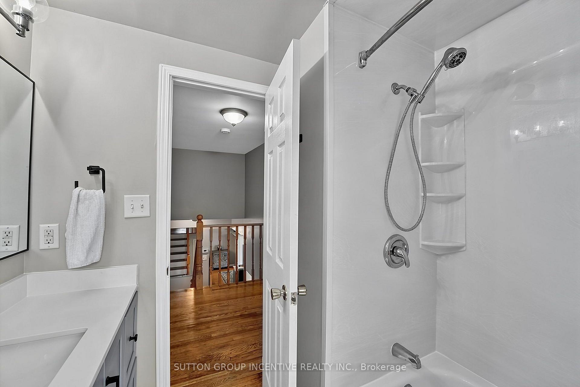 Photo 32 of 35 Jills Court, Barrie, Grove East — HOMEH