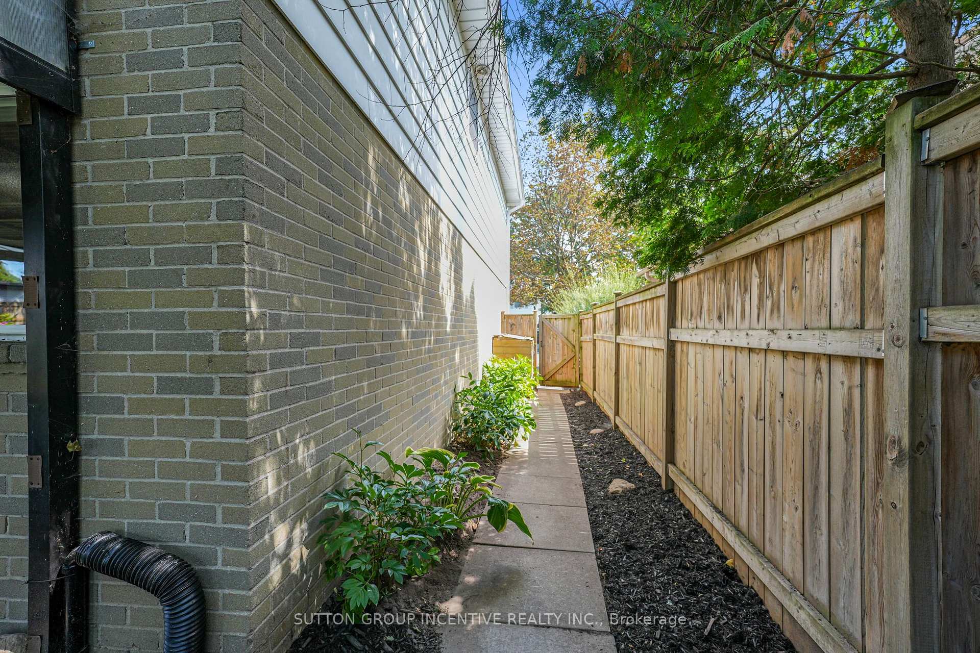Photo 42 of 35 Jills Court, Barrie, Grove East — HOMEH