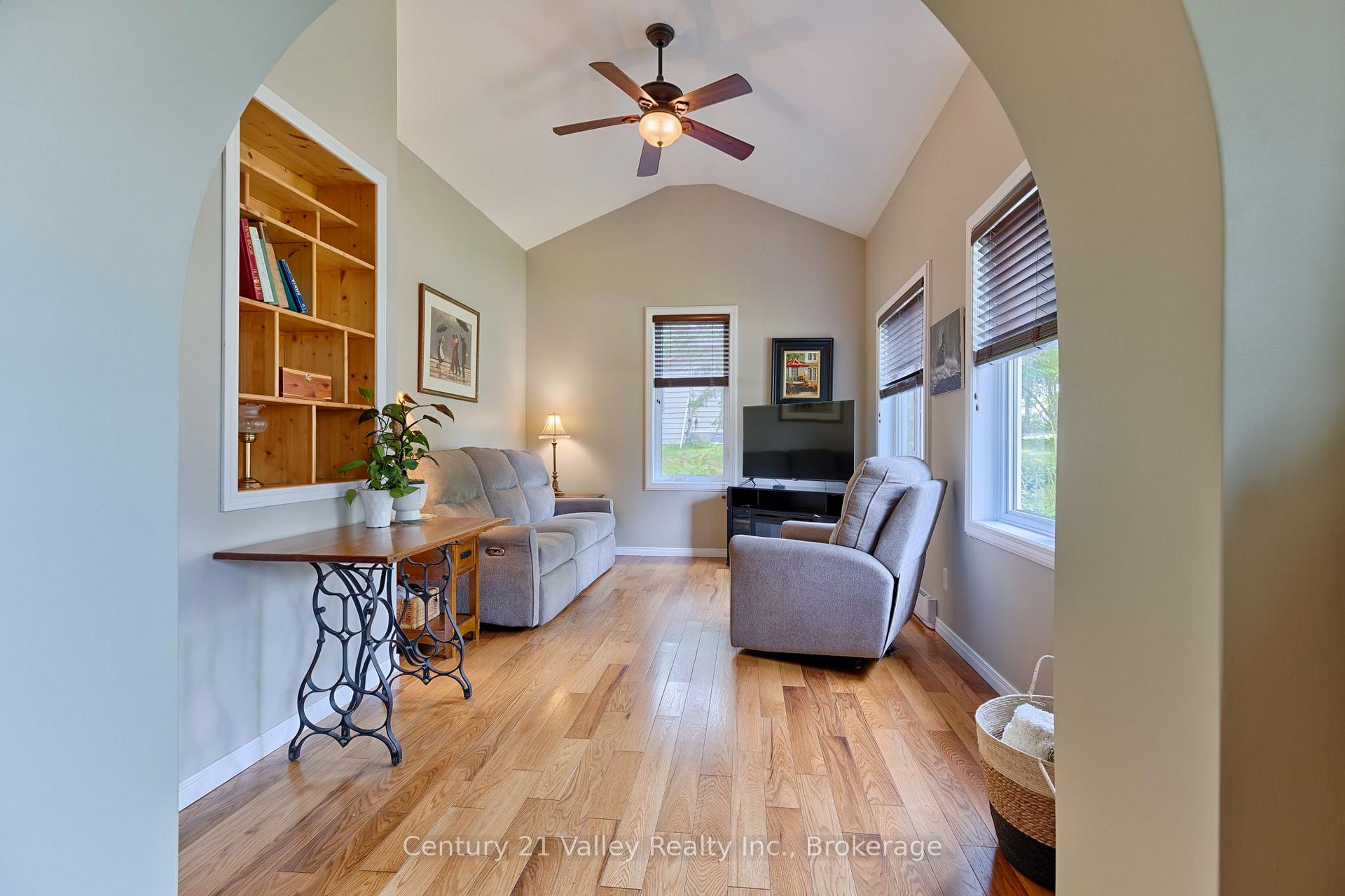 Photo 17 of 61 Melanie Street, Bonnechere Valley, Eganville/Bonnechere Twp — HOMEH