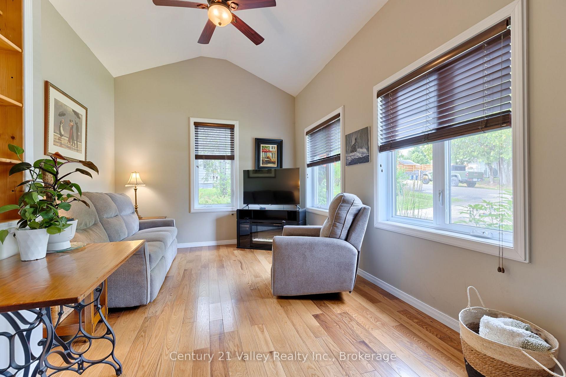 Photo 19 of 61 Melanie Street, Bonnechere Valley, Eganville/Bonnechere Twp — HOMEH