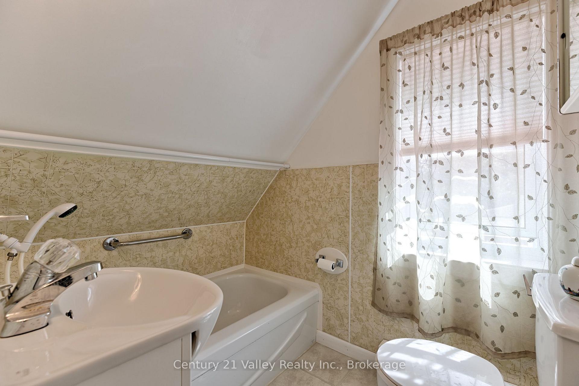 Photo 35 of 61 Melanie Street, Bonnechere Valley, Eganville/Bonnechere Twp — HOMEH