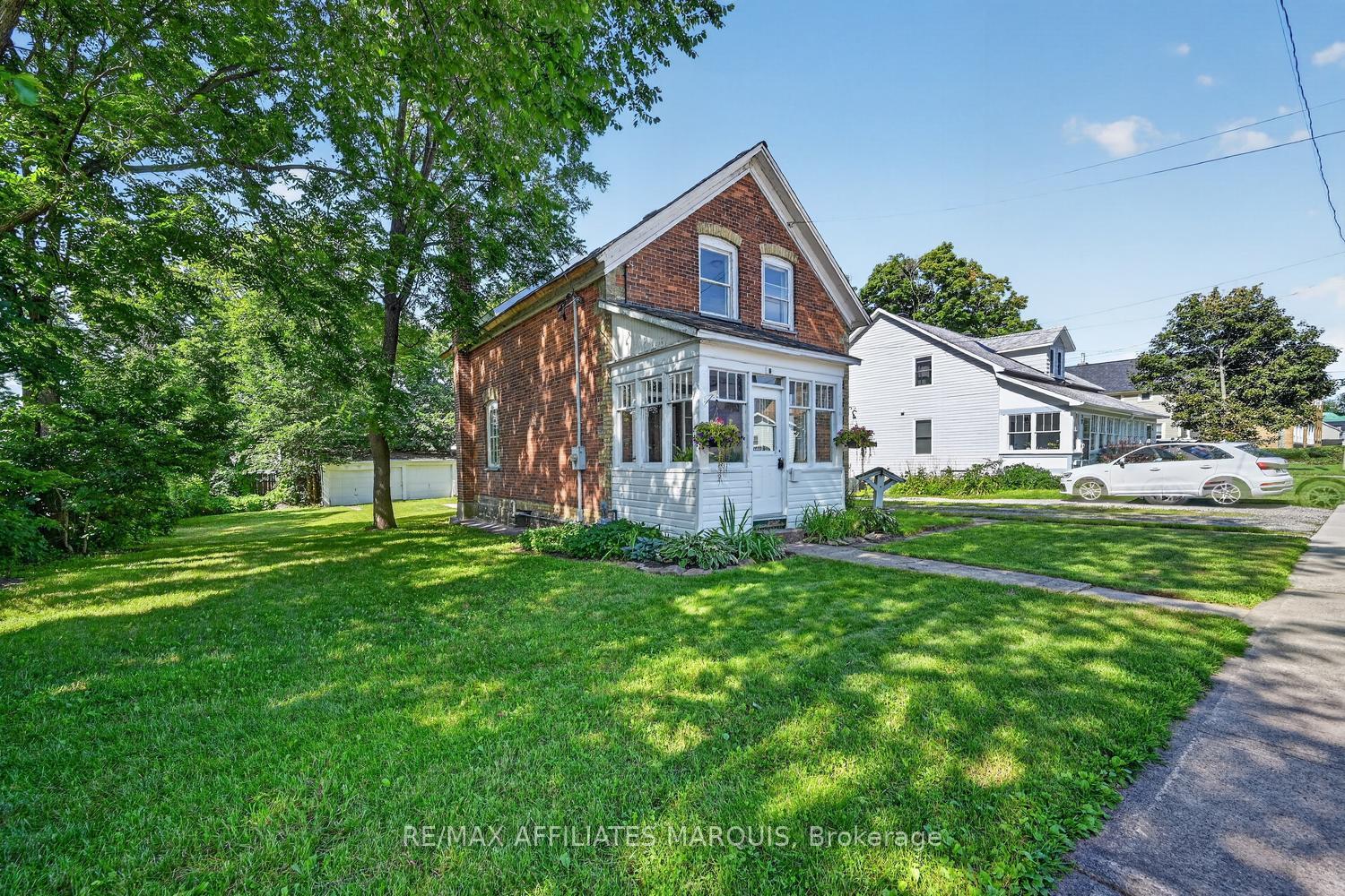 Photo 2 of 8 Mcgill Street N, Smiths Falls, Smiths Falls — HOMEH