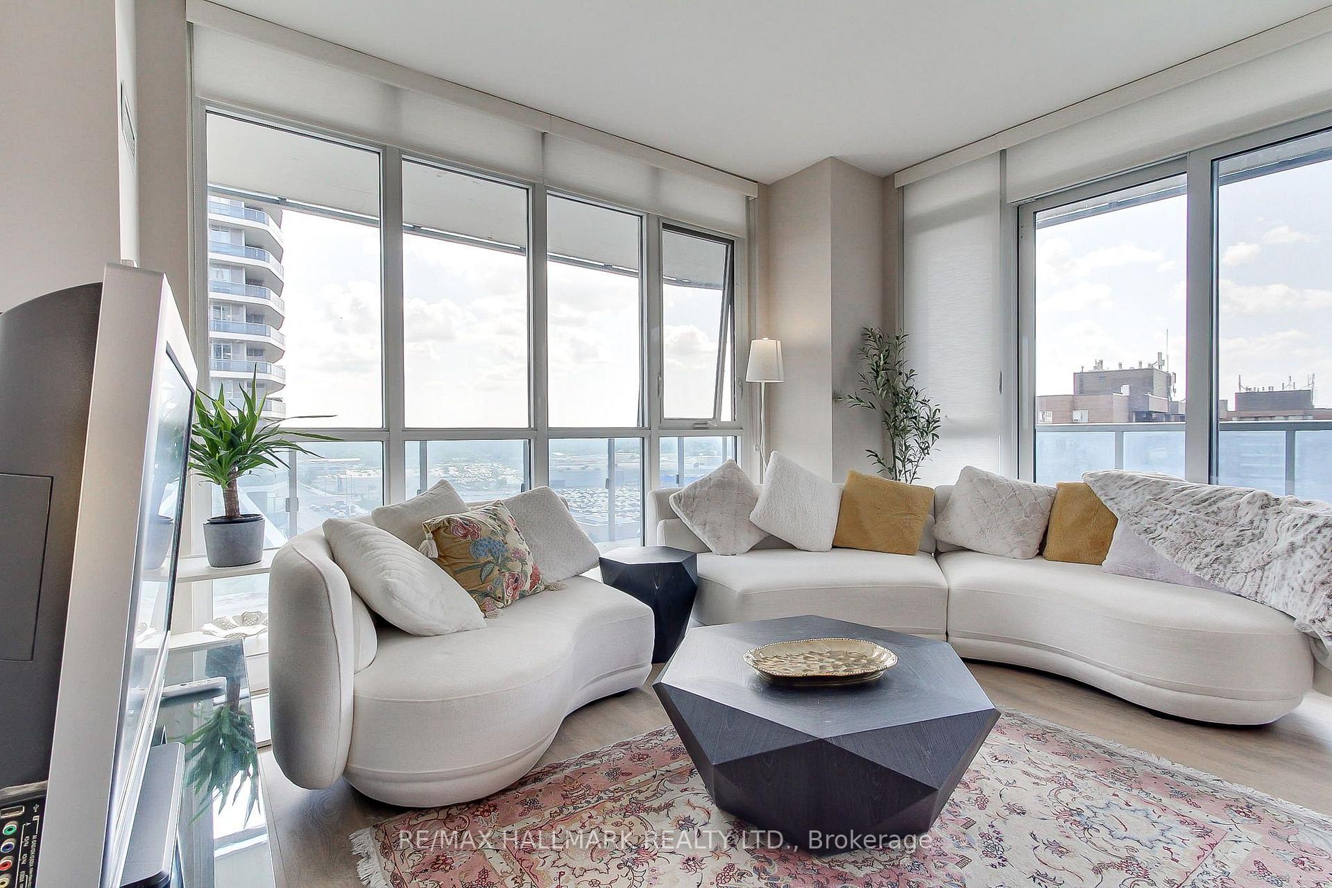 Front of Unit 910, 9471 Yonge Street