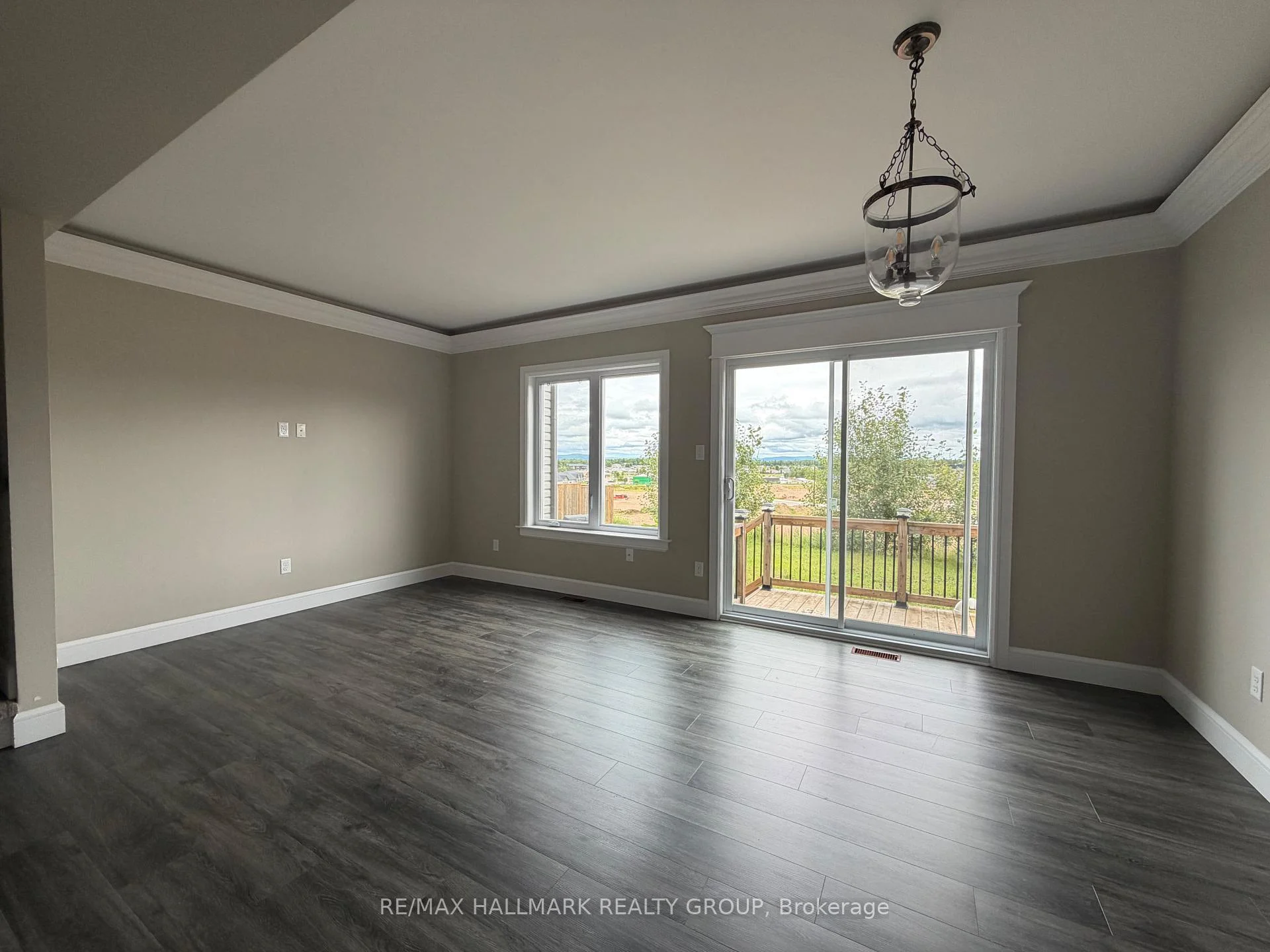Photo 4 of 47 Chad Street, Petawawa, Petawawa — HOMEH
