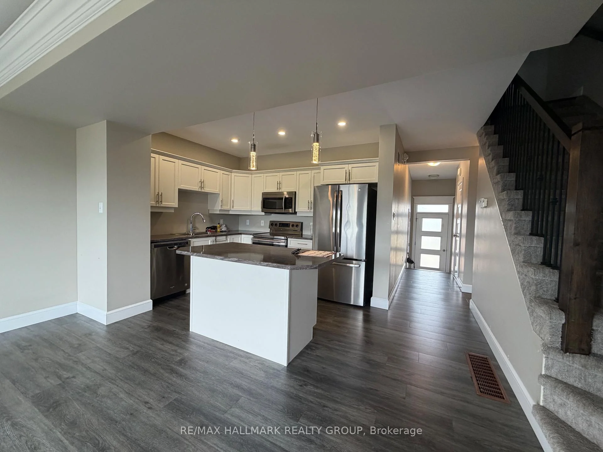 Photo 5 of 47 Chad Street, Petawawa, Petawawa — HOMEH