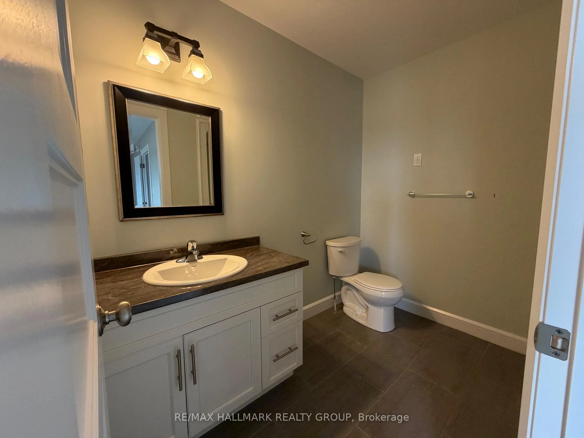 Photo 10 of 47 Chad Street, Petawawa, Petawawa — HOMEH