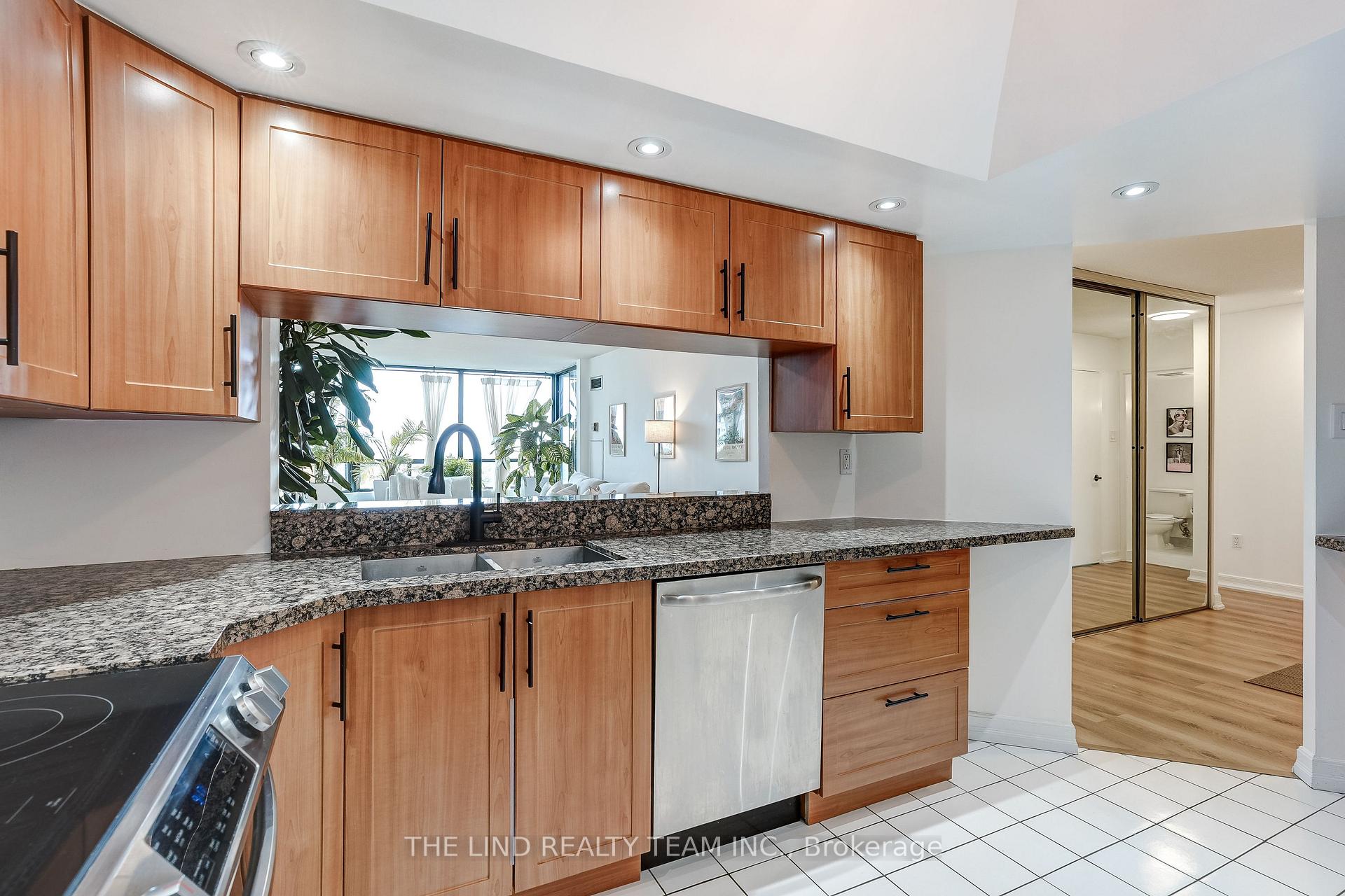 Photo 11 of Unit 1402, 7440 Bathurst Street, Vaughan, Brownridge — HOMEH