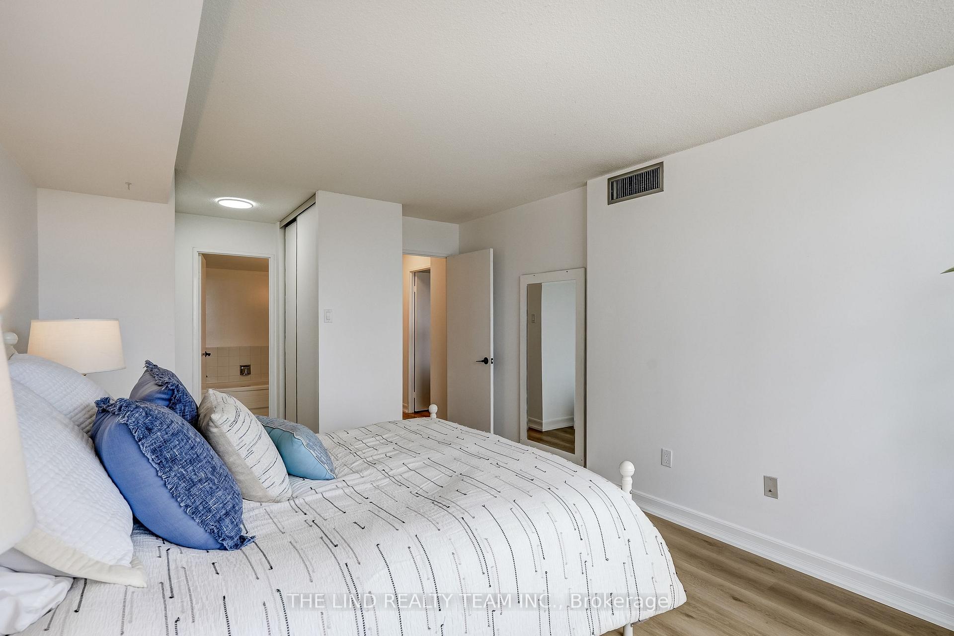 Photo 27 of Unit 1402, 7440 Bathurst Street, Vaughan, Brownridge — HOMEH