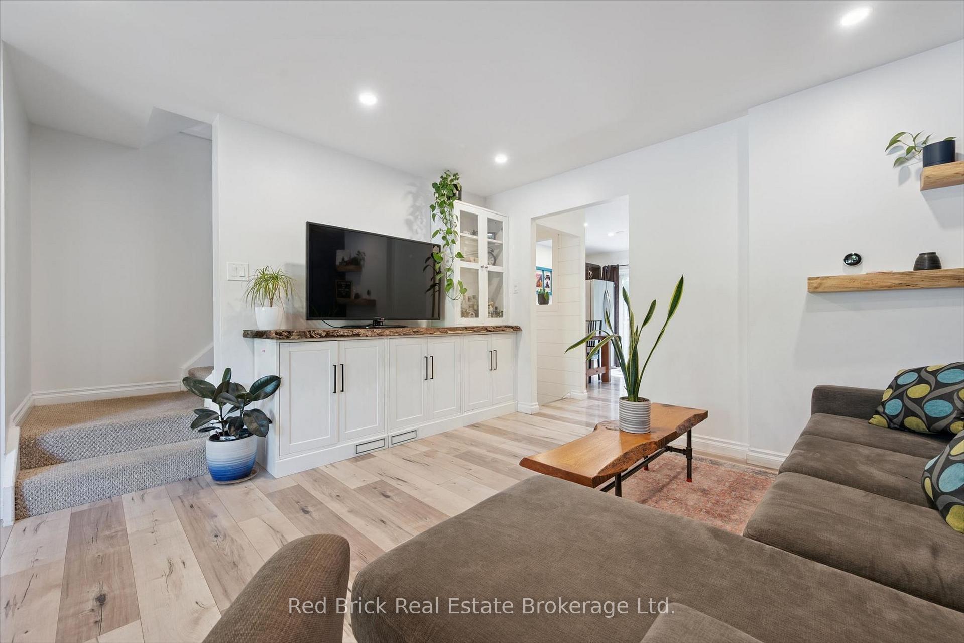 Photo 4 of 436 Willow Road, Guelph, Willow West/Sugarbush/West Acres — HOMEH