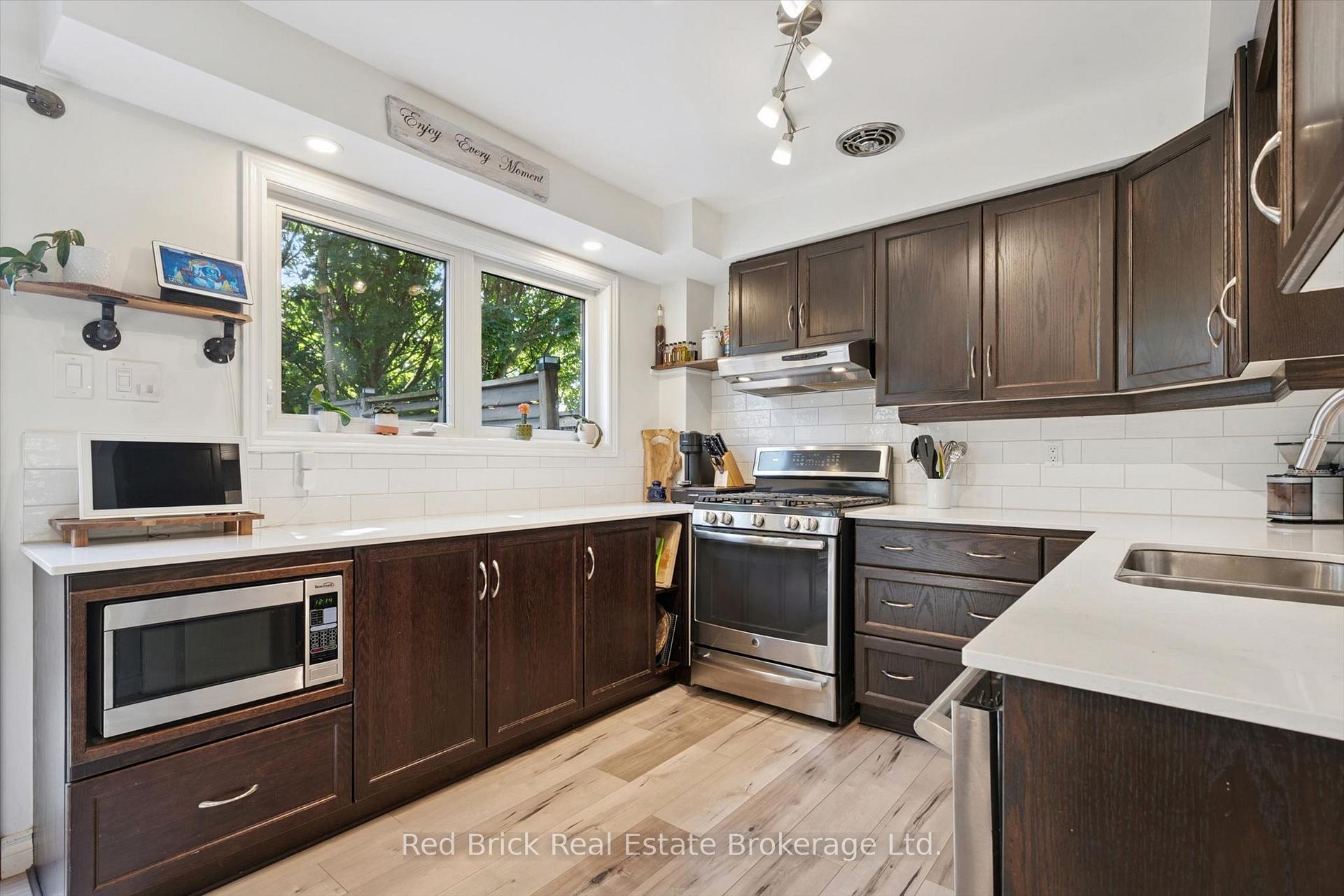 Photo 7 of 436 Willow Road, Guelph, Willow West/Sugarbush/West Acres — HOMEH