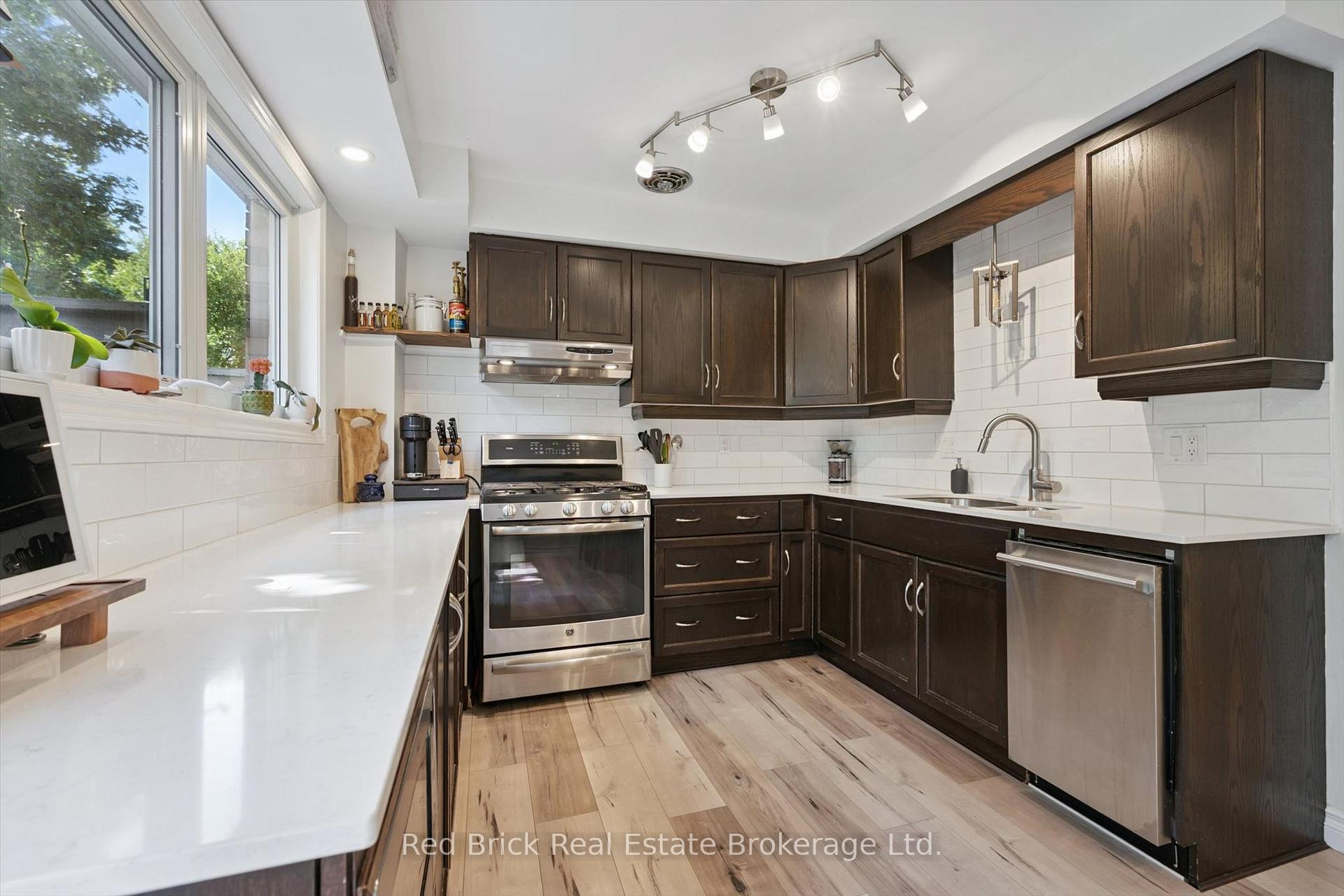 Photo 8 of 436 Willow Road, Guelph, Willow West/Sugarbush/West Acres — HOMEH