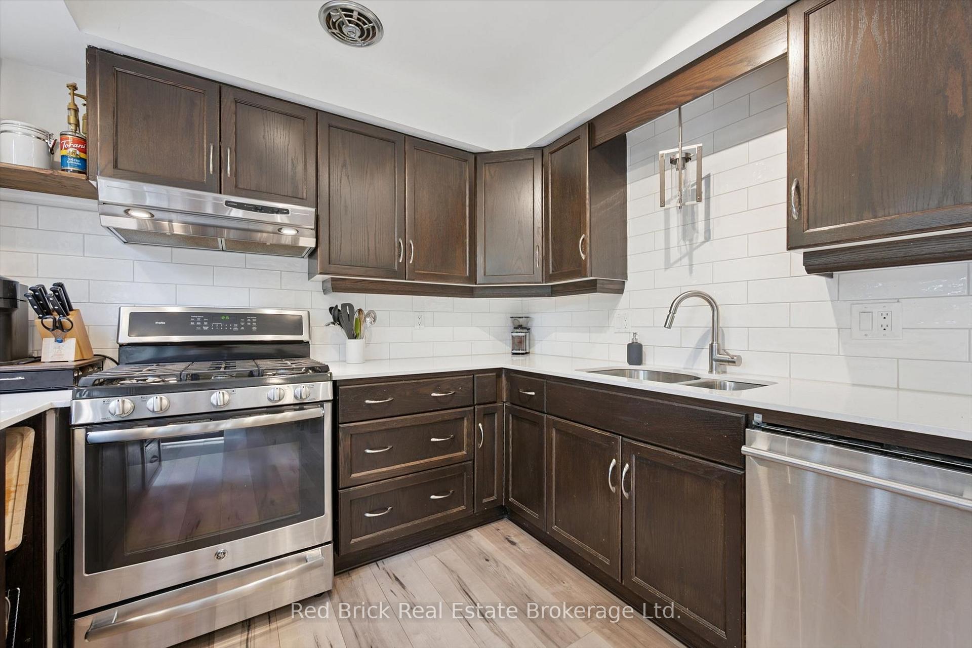Photo 9 of 436 Willow Road, Guelph, Willow West/Sugarbush/West Acres — HOMEH