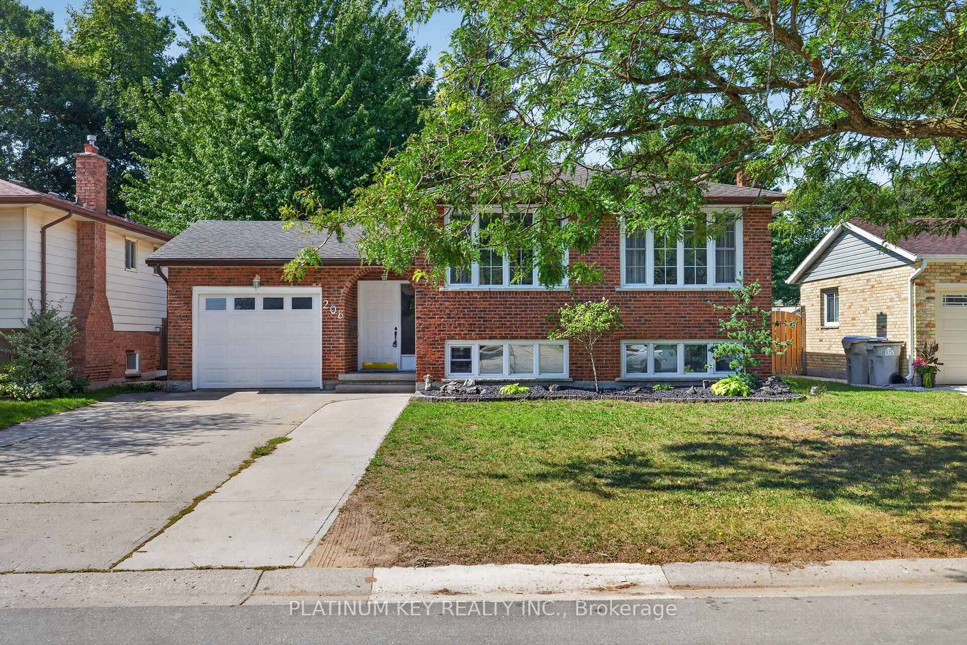 Photo 3 of 208 Southfield Drive, Strathroy-Caradoc, SW — HOMEH