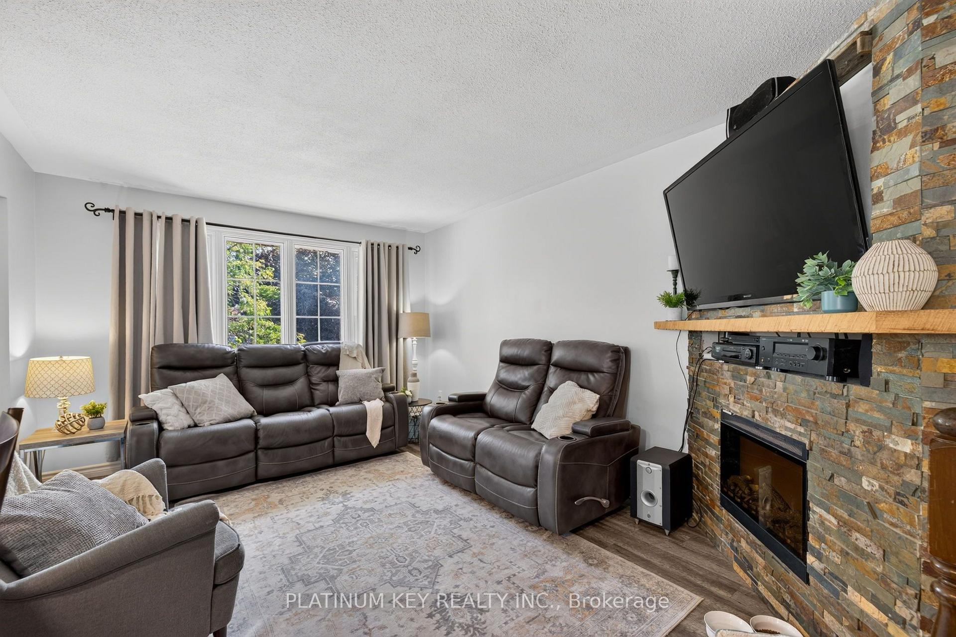Photo 8 of 208 Southfield Drive, Strathroy-Caradoc, SW — HOMEH