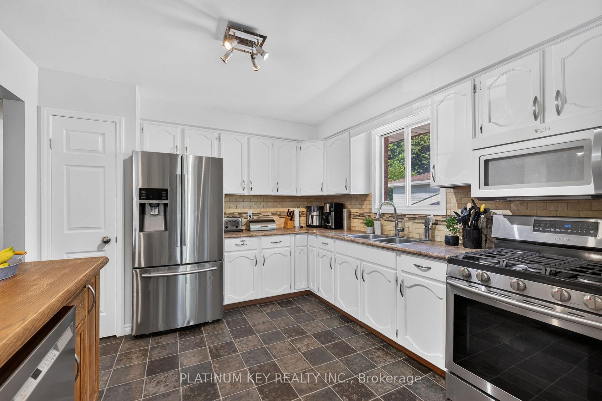 Photo 14 of 208 Southfield Drive, Strathroy-Caradoc, SW — HOMEH