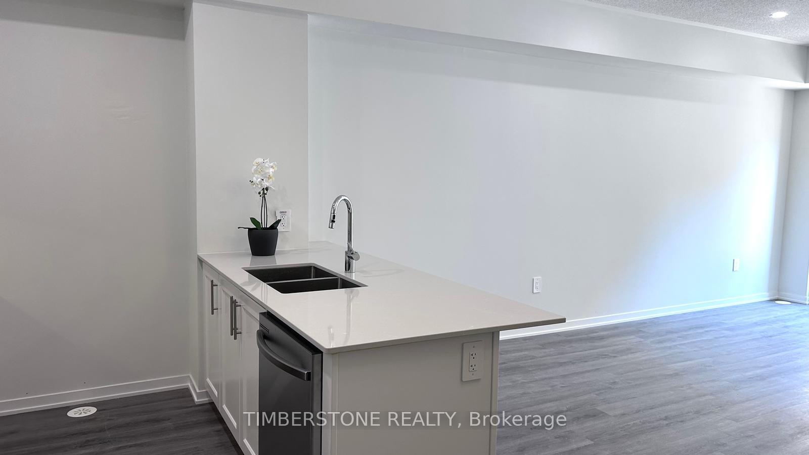 Photo 2 of Unit 40, 21 Honeycrisp Crescent, Vaughan, Vaughan Corporate Centre — HOMEH
