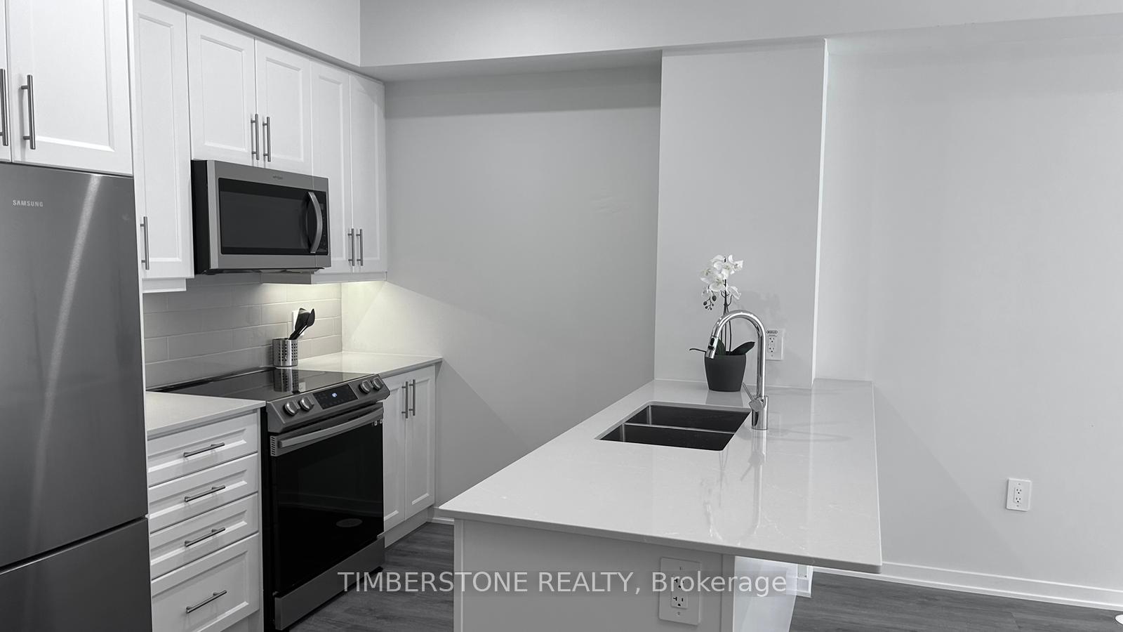 Photo 7 of Unit 40, 21 Honeycrisp Crescent, Vaughan, Vaughan Corporate Centre — HOMEH