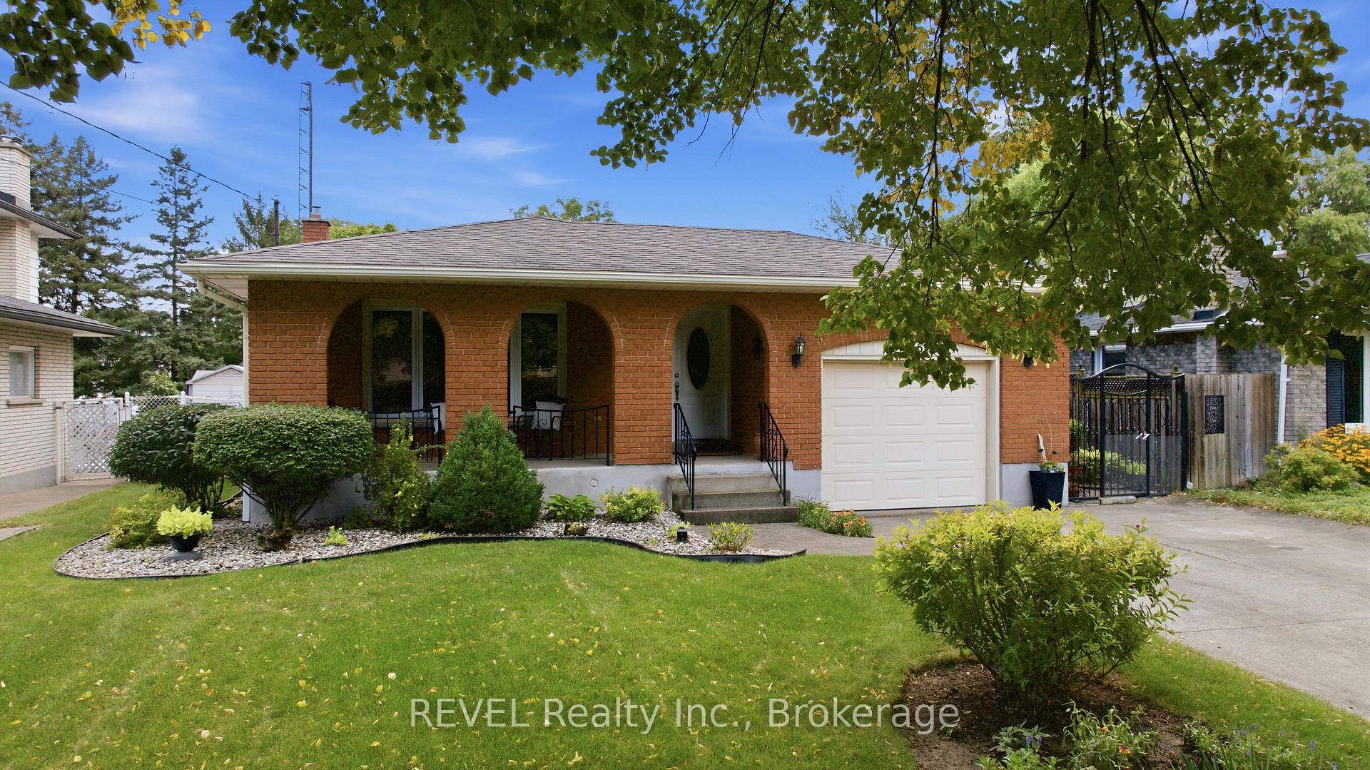Photo 3 of 36 Ramsey Street, St. Catharines, Lakeport — HOMEH