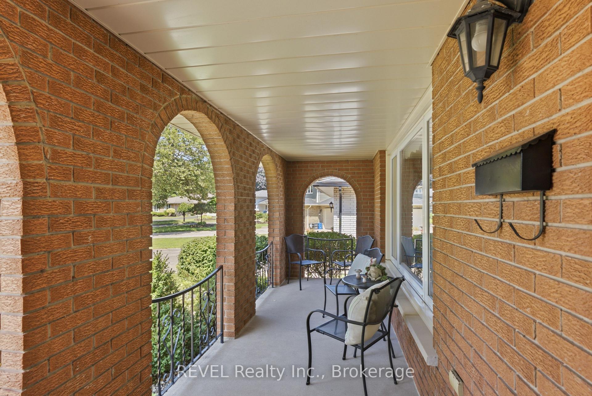 Photo 4 of 36 Ramsey Street, St. Catharines, Lakeport — HOMEH